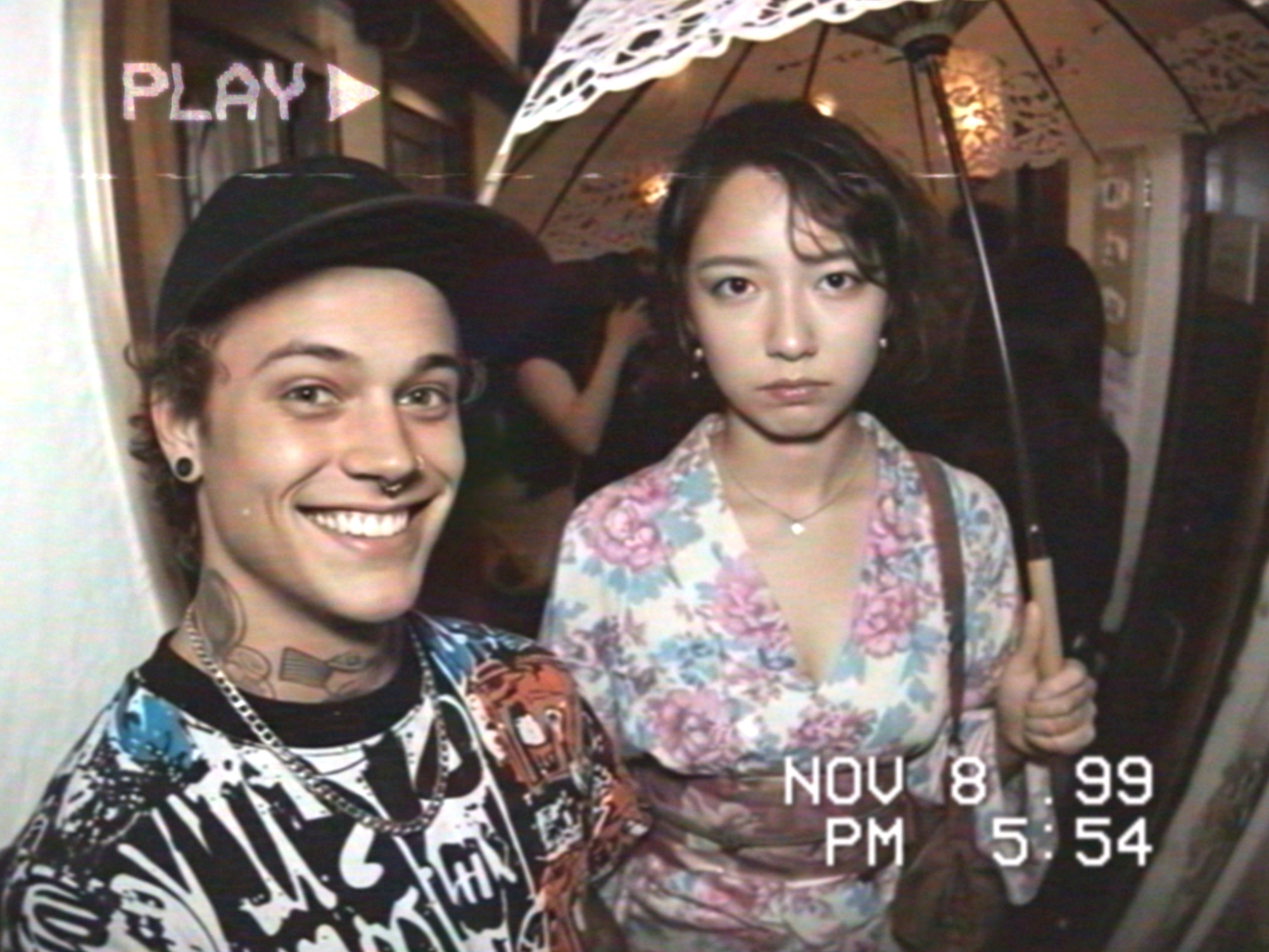 《鳥居》屁孩觀光客大鬧東京。(圖/發起日影視提供)