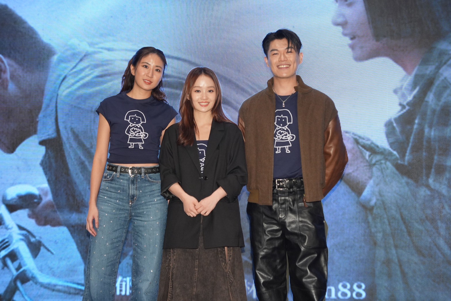 9m88（左起）、方郁婷、柯煒林忙著宣傳。（圖／記者陳明中攝）