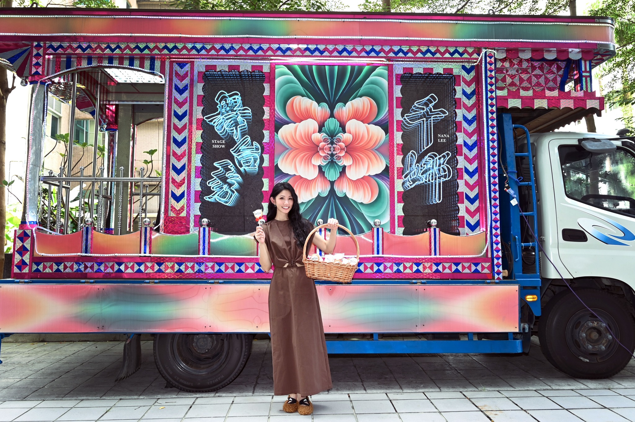 李千娜用心打造「千娜舞台秀」電子花車。(圖/環球音樂提供)