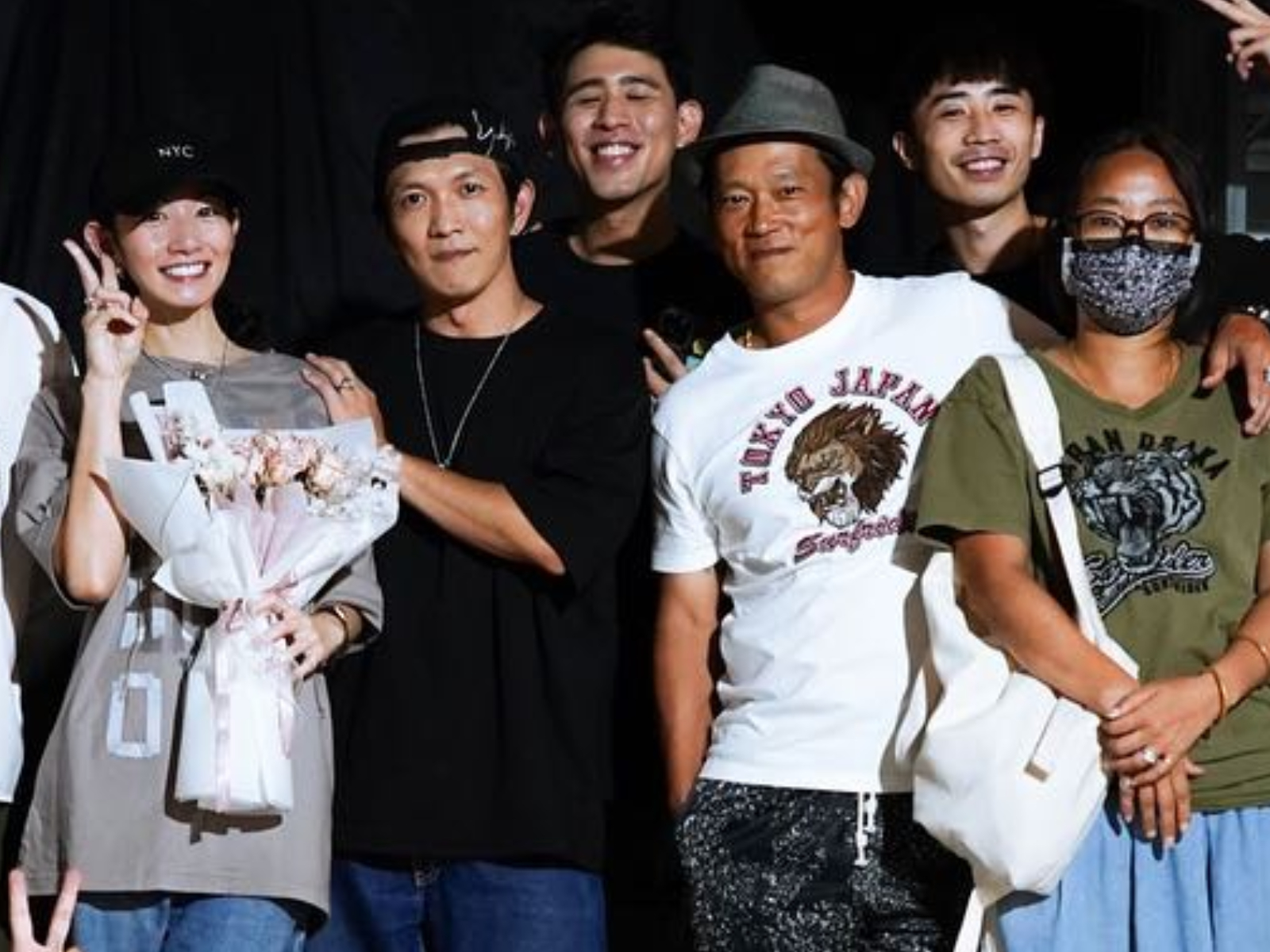 李千娜（左起）被黃尚禾求婚時，顏正國夫妻也在場見證。（圖／翻攝黃尚禾臉書）