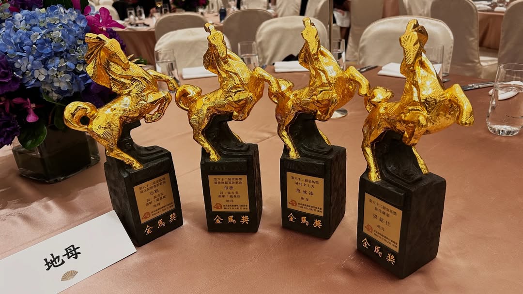 范冰冰曬出劇組團隊共摘下的四座金馬獎。（圖／翻攝范冰冰IG）