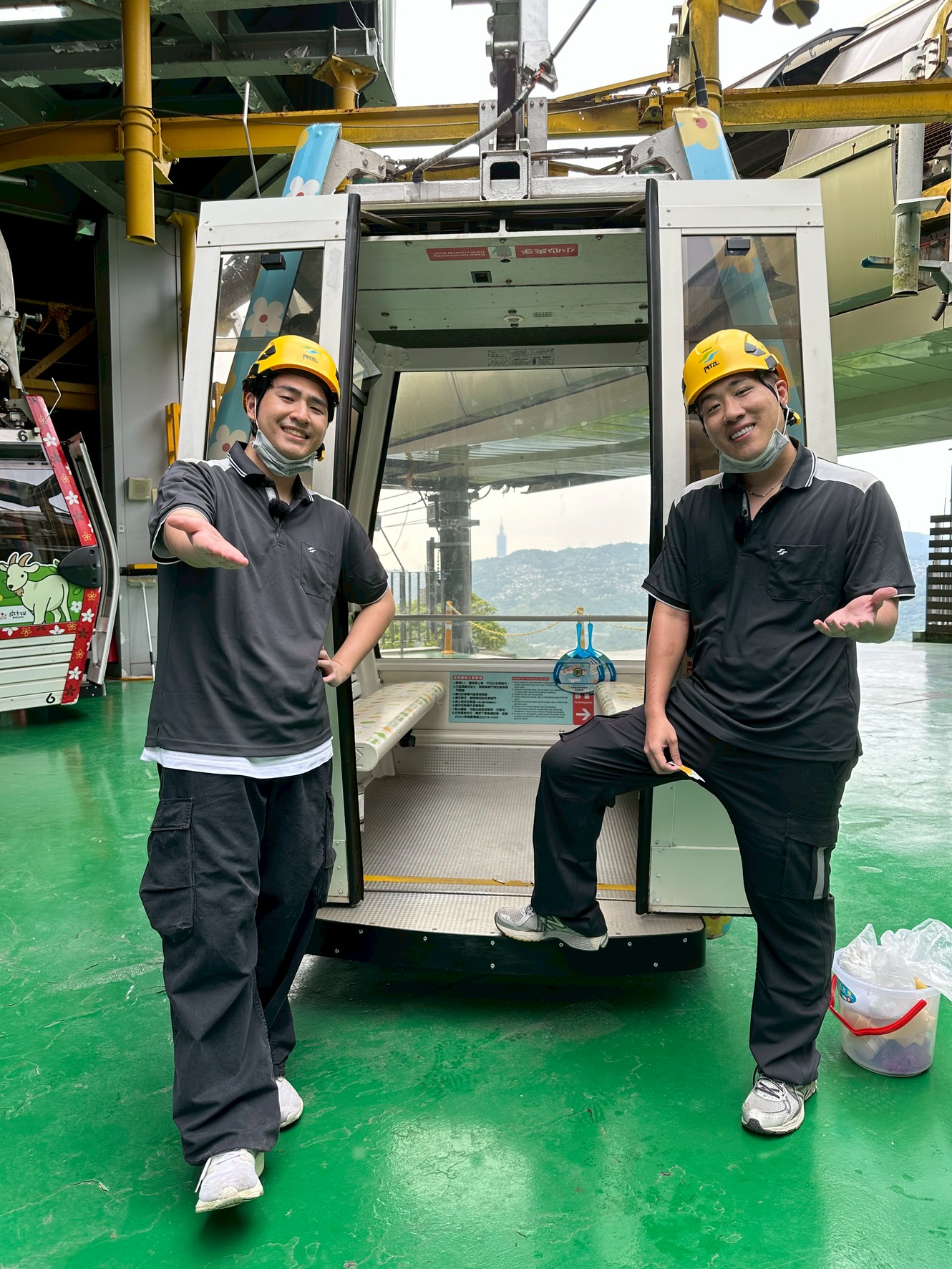 余祥銓、鹿希派高空挑戰竟嘔吐。(圖/Yahoo提供)