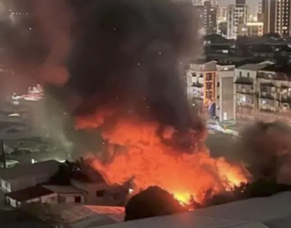 北市雙和市場大火。（圖／翻攝FB我是萬華人）