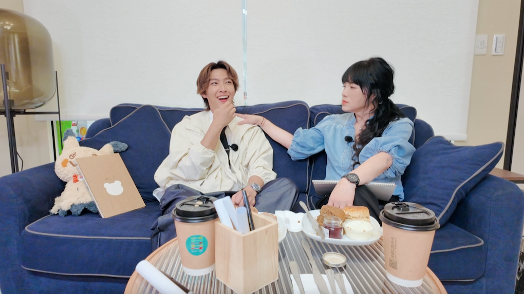 炎亞綸與唐綺陽錄影現場互動輕鬆 。（圖／《我偷偷升級》提供）