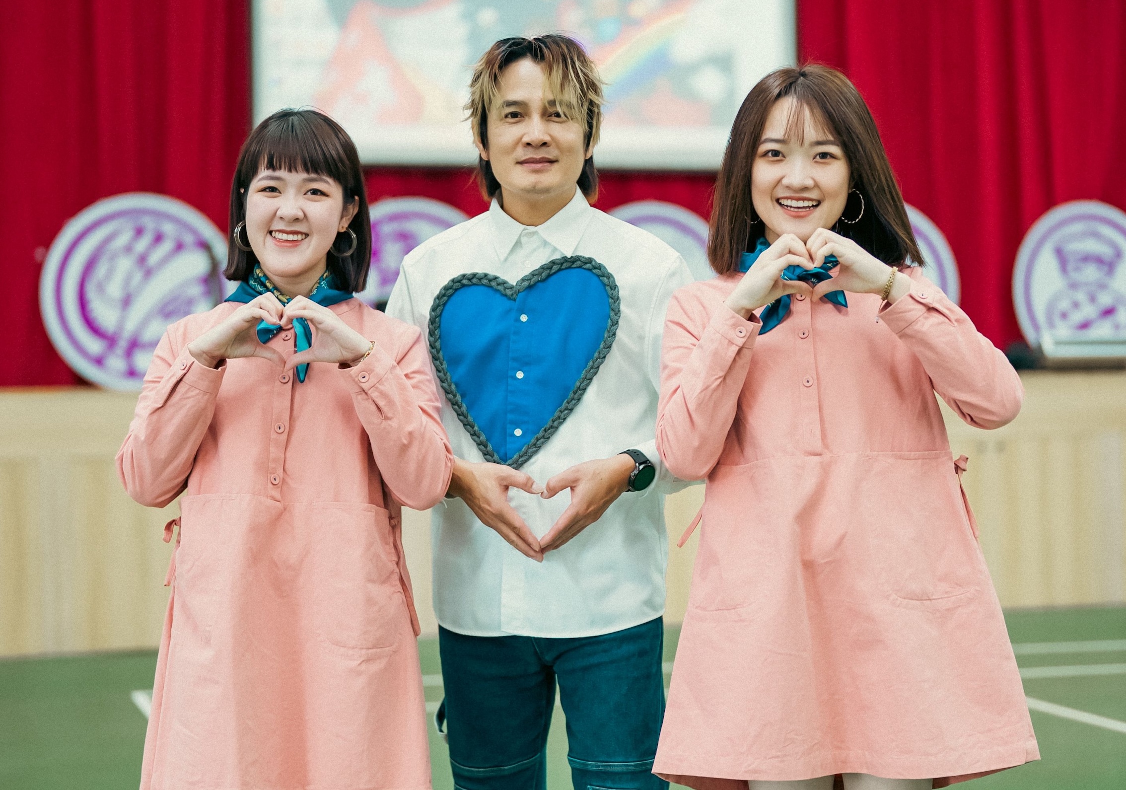 金曲歌王羅文裕與彤溫岑二重唱現身校園。(圖/中央客委會提供)