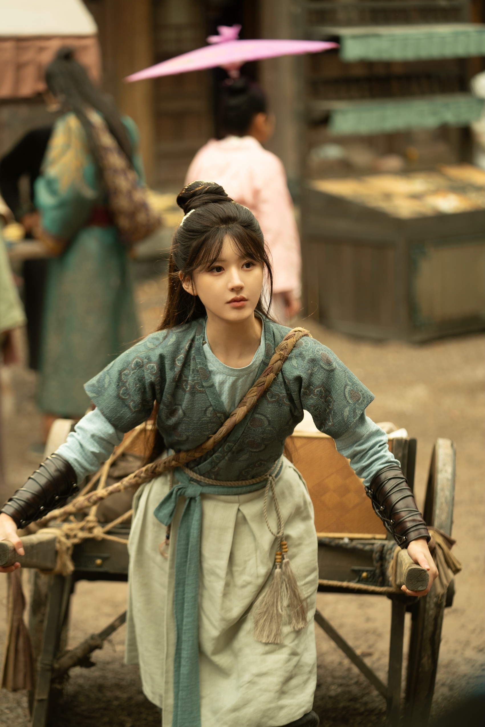 趙露思卸下《長歌行》嬌美柔弱的公主角色，搖身一變《珠簾玉幕》中苦命的採珠奴。（圖／緯來戲劇台提供）