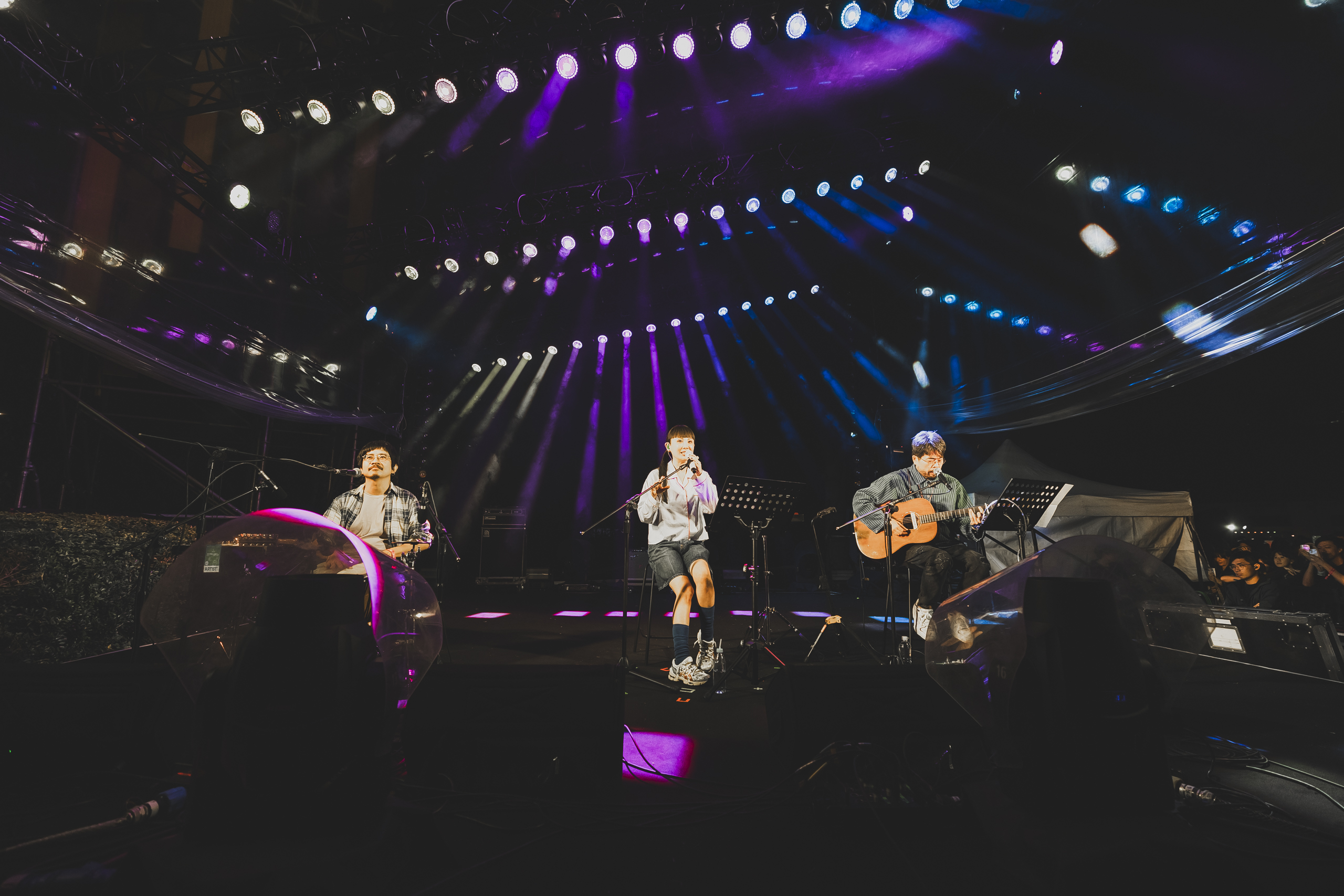 魏如萱（中）合體自然捲演出。（圖／簡單生活節提供）