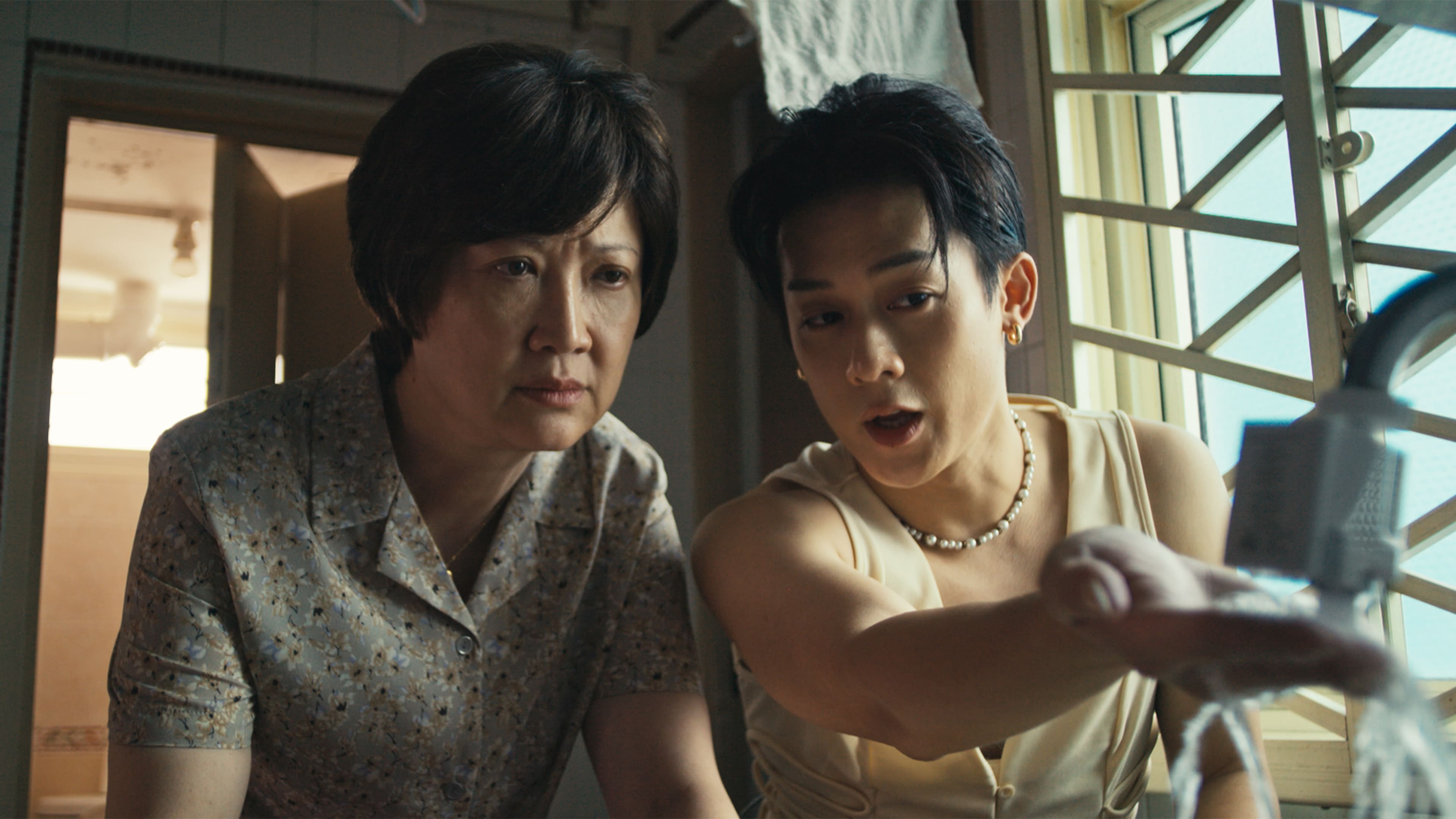 許瑞奇扮變裝皇后直呼「死而無憾」　花3小時變身被妝髮包圍有如「F1維修團隊」