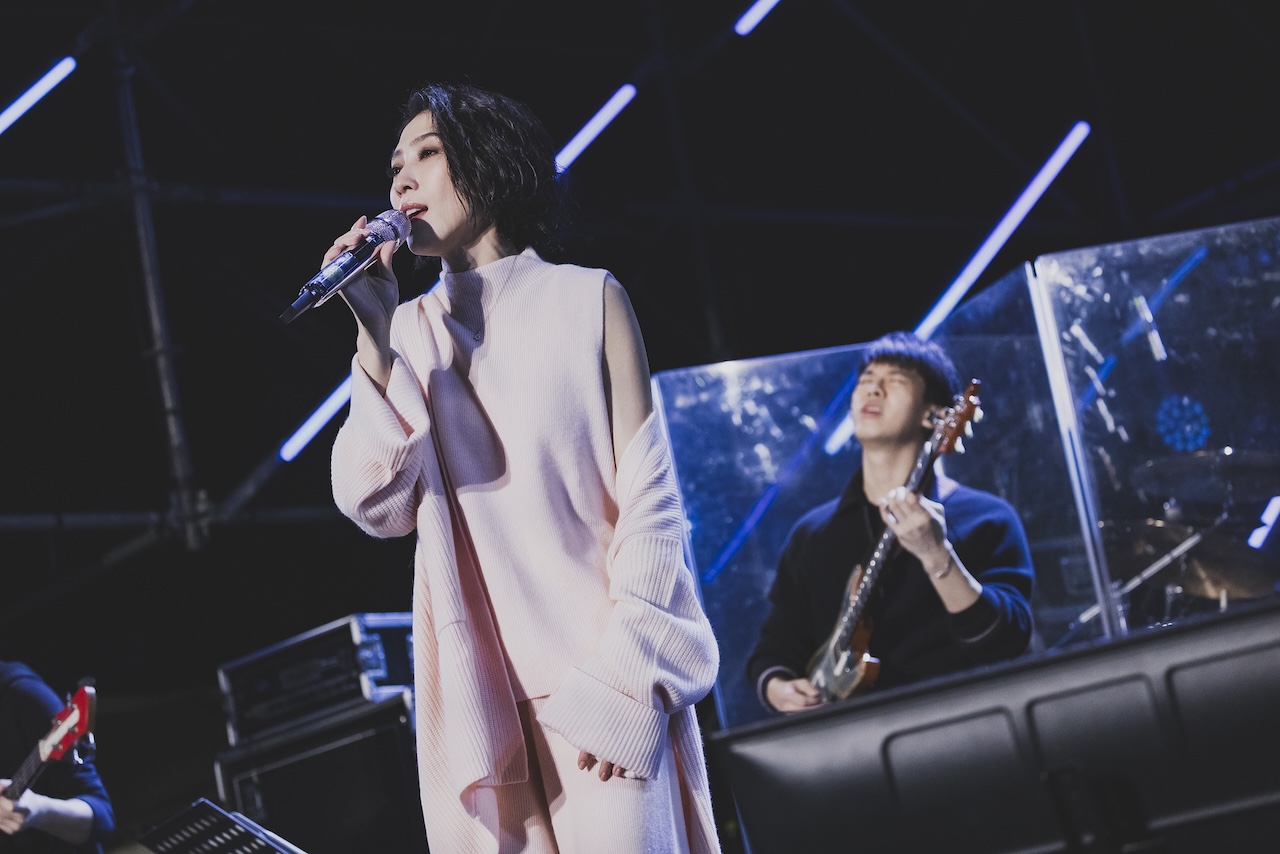 戴佩妮唱完要去收驚。（圖／簡單生活節提供）