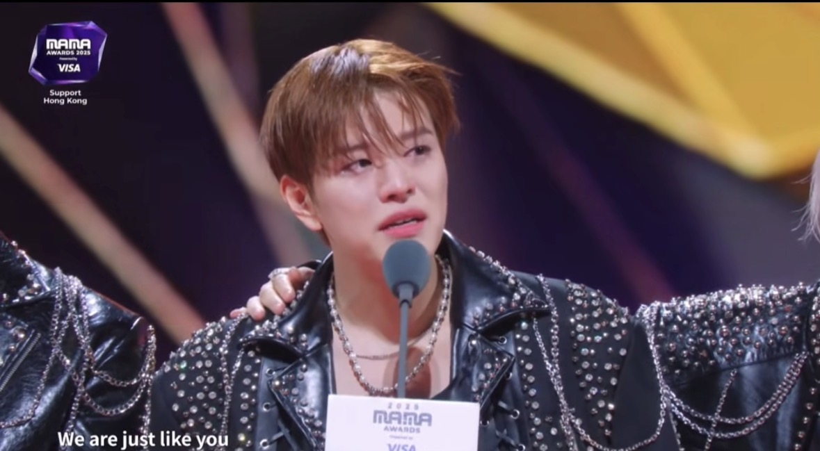 Stray Kids成員昇玟淚謝粉絲的支持。(圖/翻攝自Mnet)