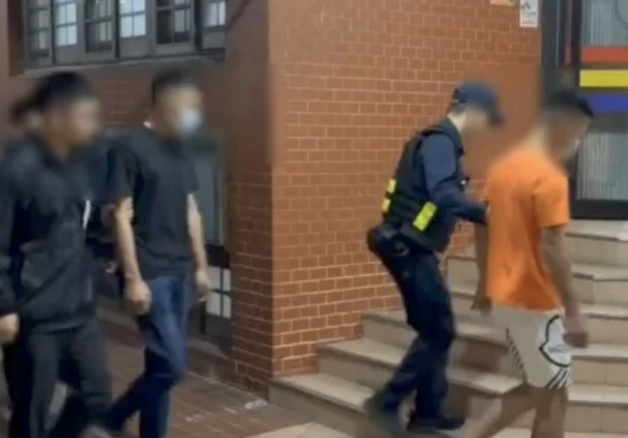 警方出動快打部隊並循線逮人。(圖/翻攝新竹大小事)