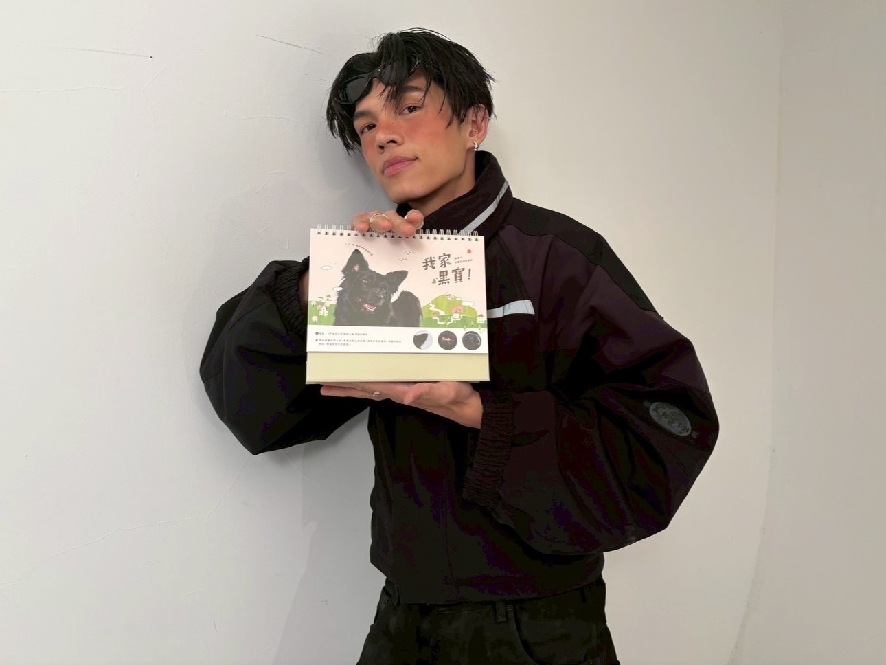 「燎慾系男神」KIRE私下是狗派也是貓派。（圖／流浪動物之家基金會提供）