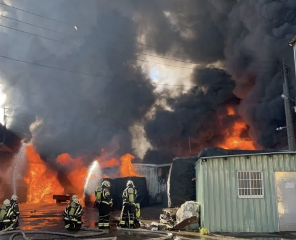 桃園蘆竹火災！黑煙直竄天際　市府示警「3區」居民關窗防濃煙