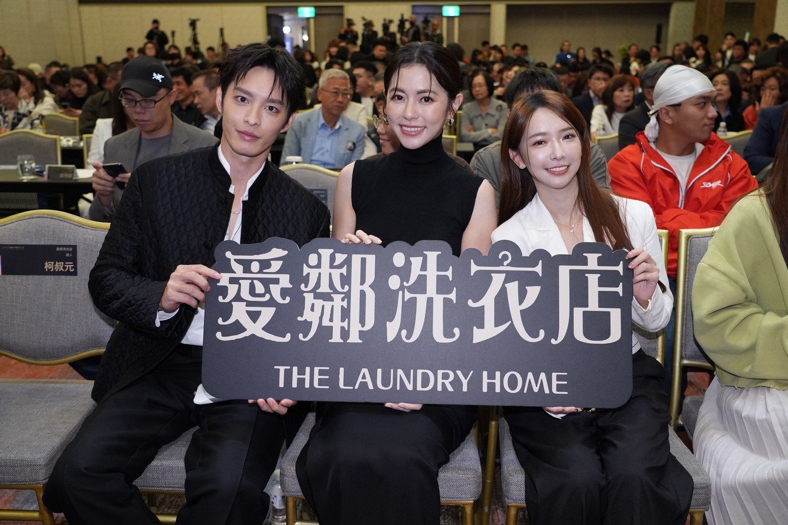 曹佑寧（左）避談王子和粿粿出軌一事。（圖／記者許方正攝）