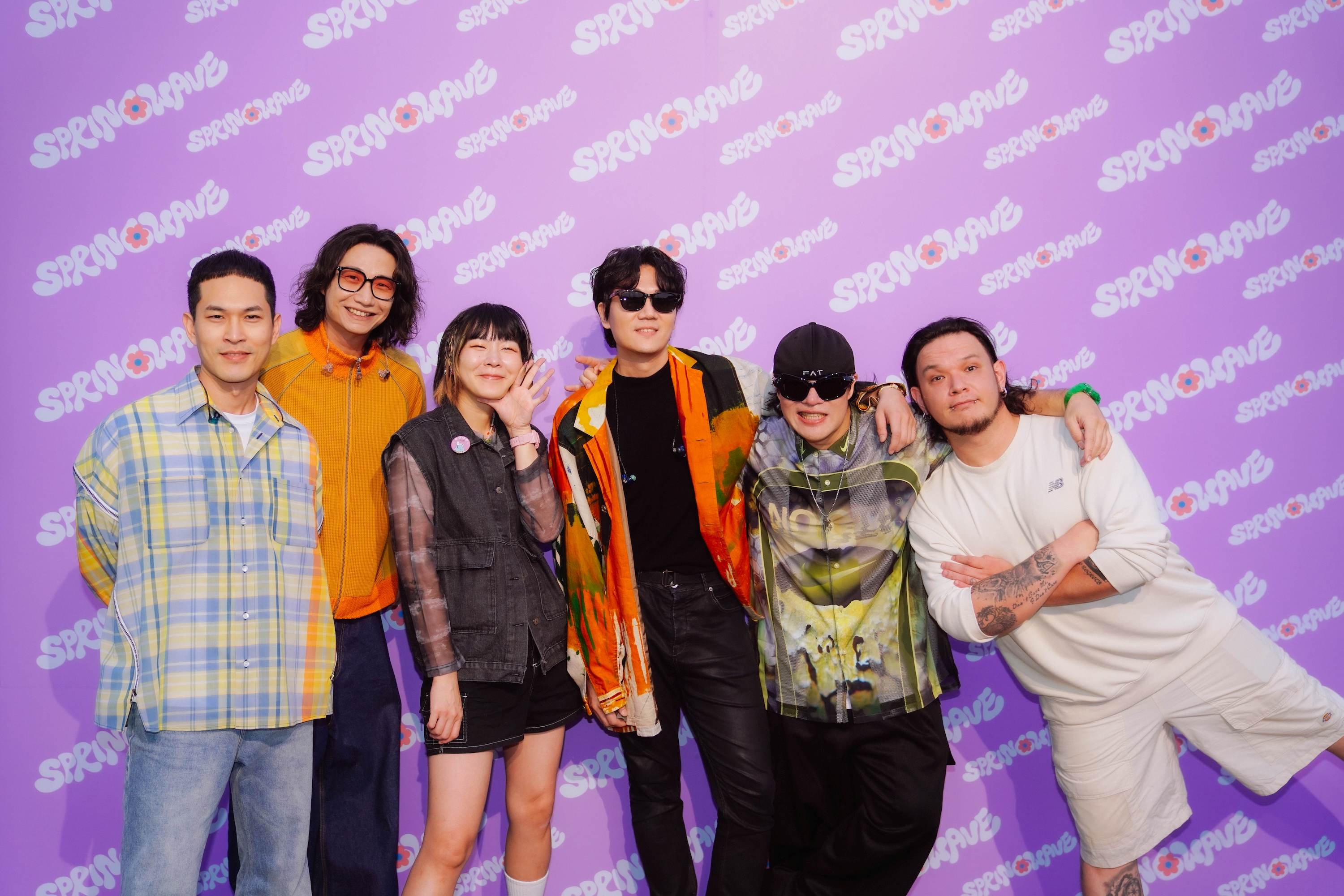 宇宙人登蛋前春浪後台遇怕胖團，老友相聚笑聲不斷。（圖／相信音樂提供）