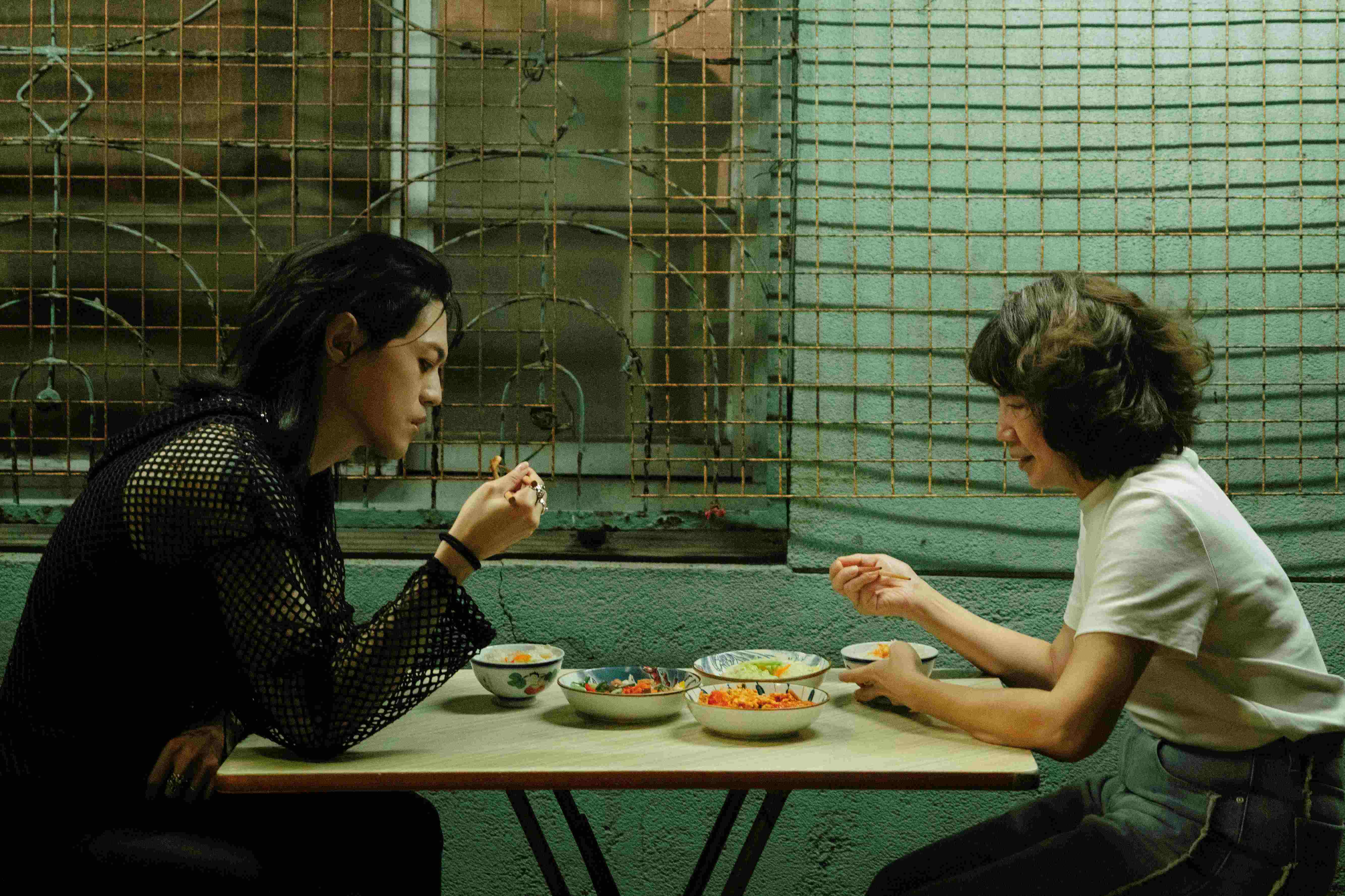 林頤原邀請到自己的媽媽親自入鏡。（圖／華納音樂提供）