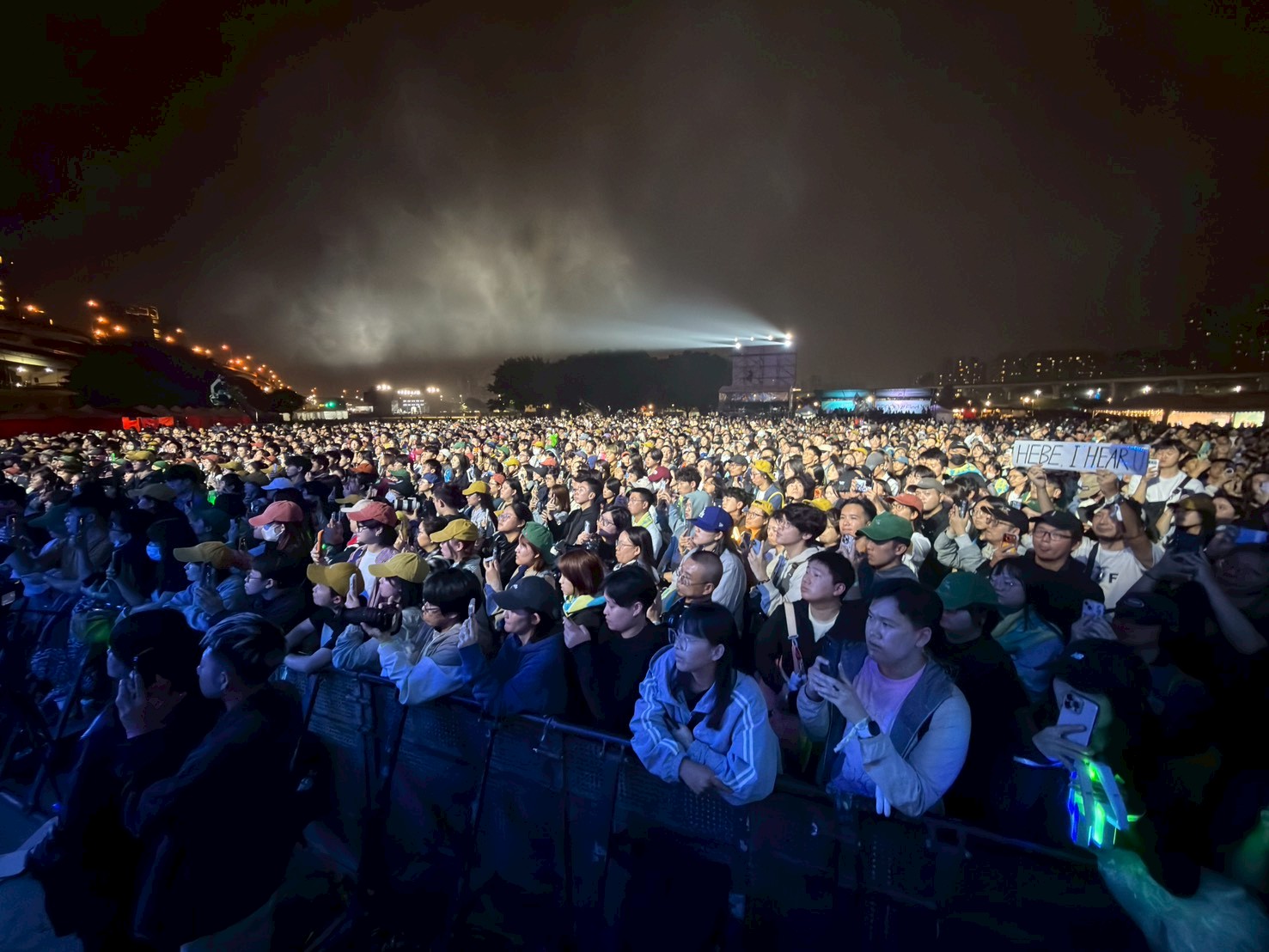田馥甄演唱時台下觀眾近萬人。(圖/記者許方正攝)