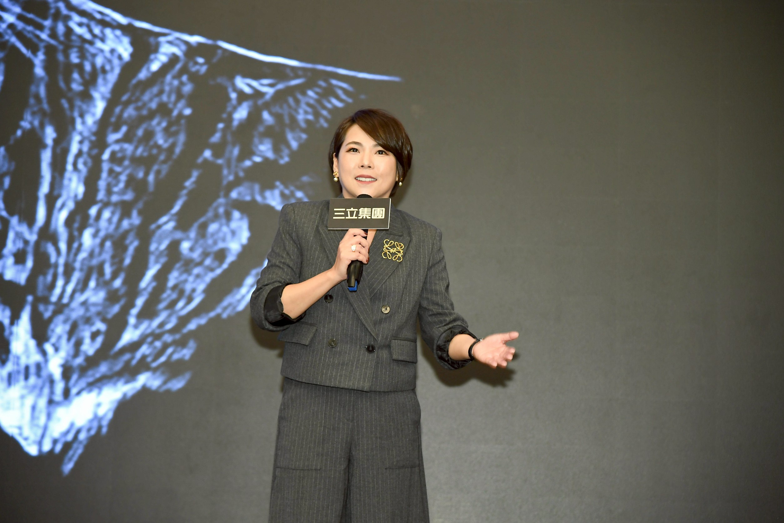 三立新聞部副總經理白舒樺帶領團隊推出紀錄片《鍍晶的心臟—AI之島》、《奪牌之路：誰羽爭鋒》。（圖／三立提供）