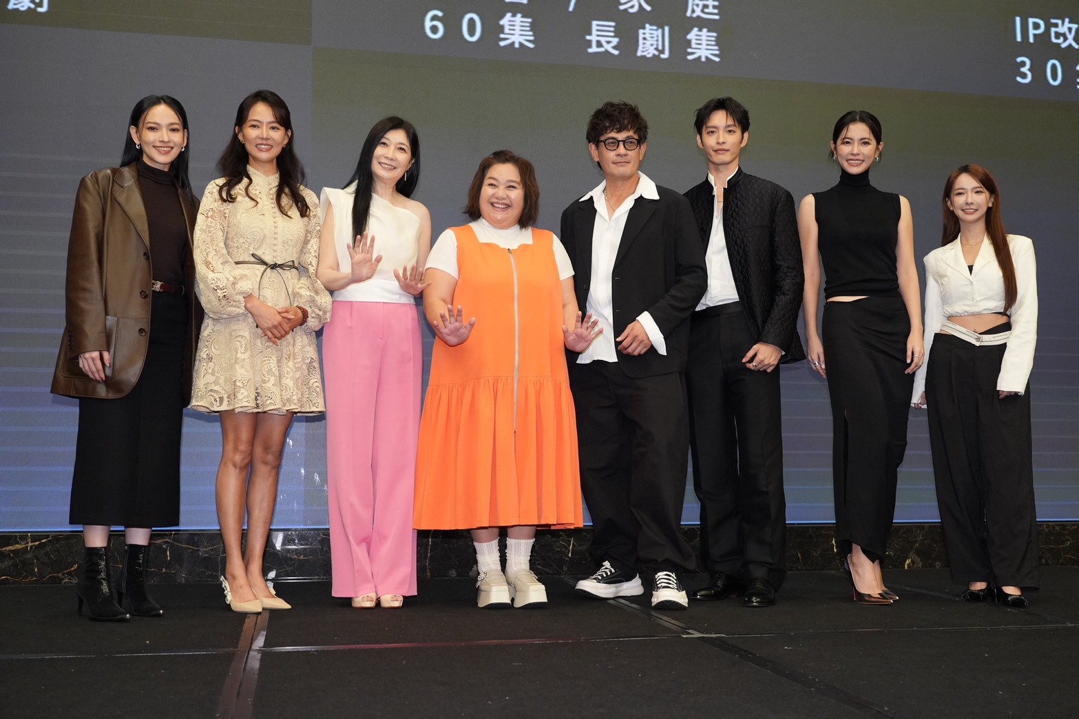 鍾欣凌、黃嘉千、劉香慈、賈永婕，主持人隋棠、陳隨意、YouTuber千千、柯叔元出席三立「2025內容創新發布會」。（圖／記者許方正攝）