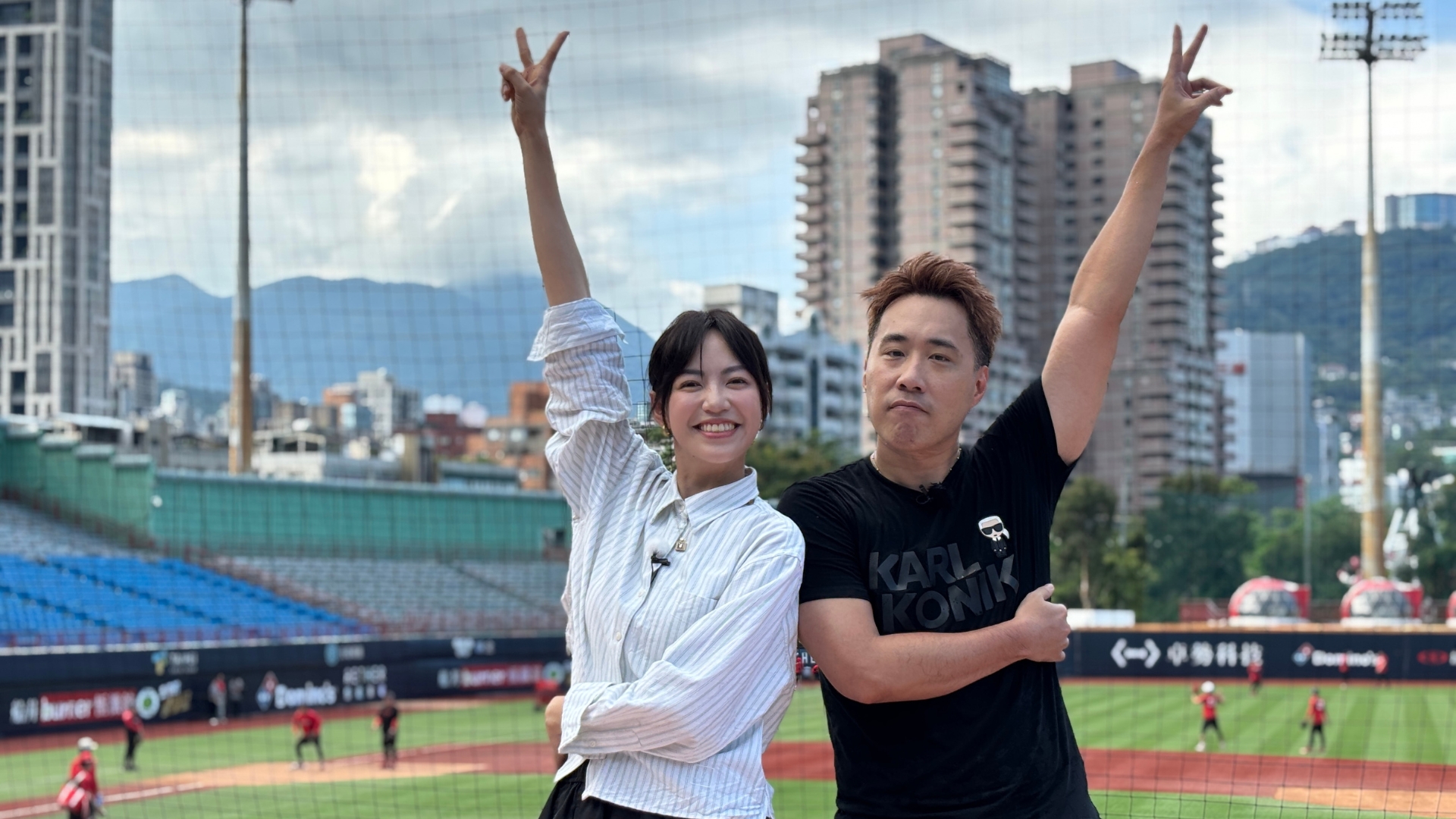 余祥銓、焦曼婷挑戰轉播球賽。（圖／《星二代很忙內》提供）