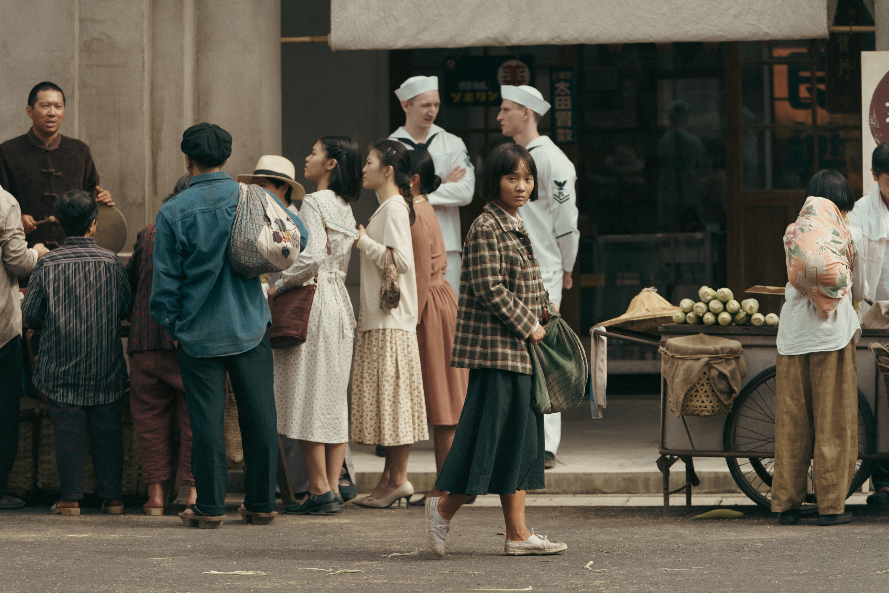 《大濛》方郁婷化身民國40年代台灣鄉村少女,展開一場尋找哥哥遺體的冒險旅程。(圖/華文創 提供)