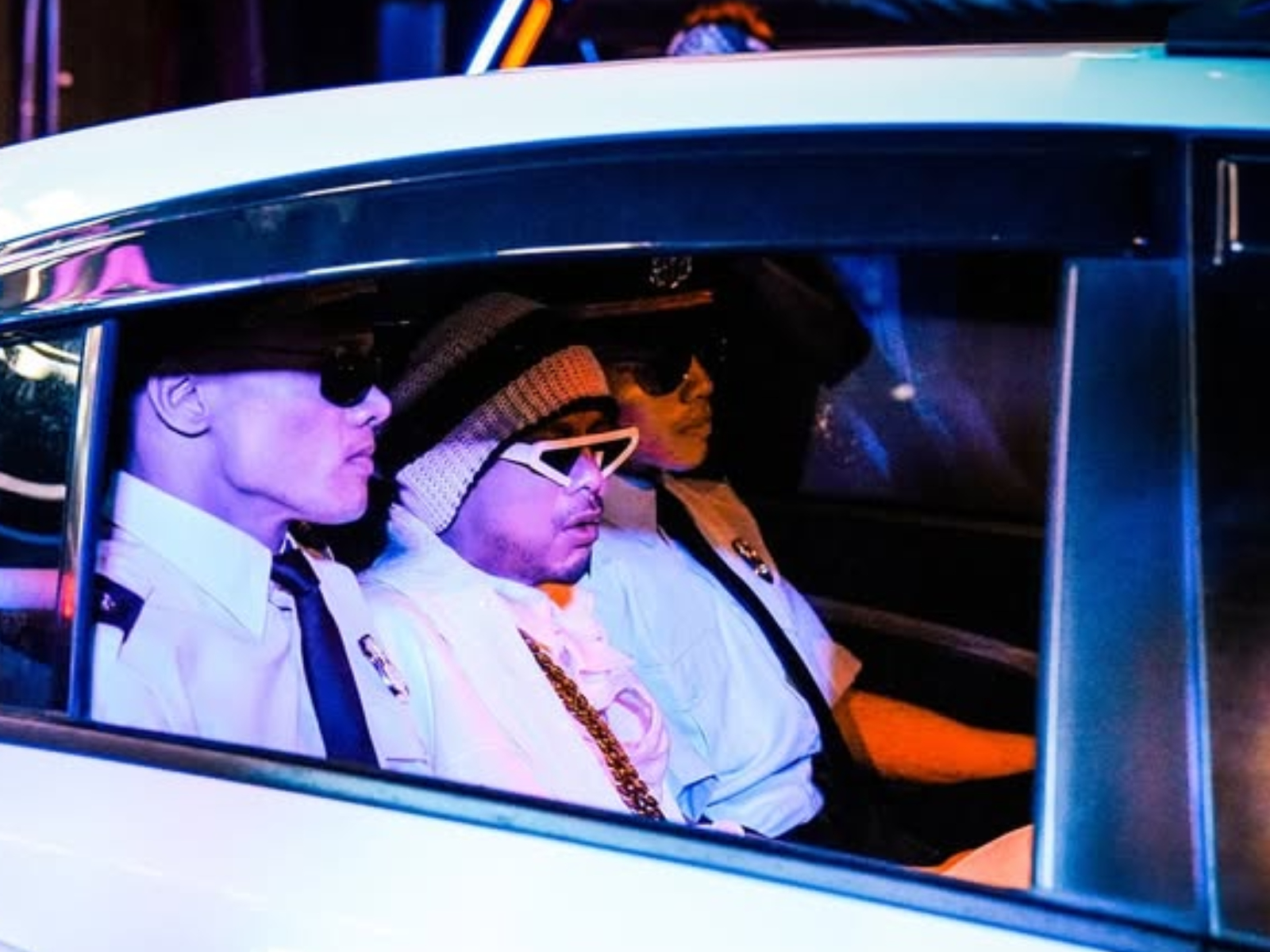 黃明志(中)終於現身。(圖/翻攝黃明志IG)