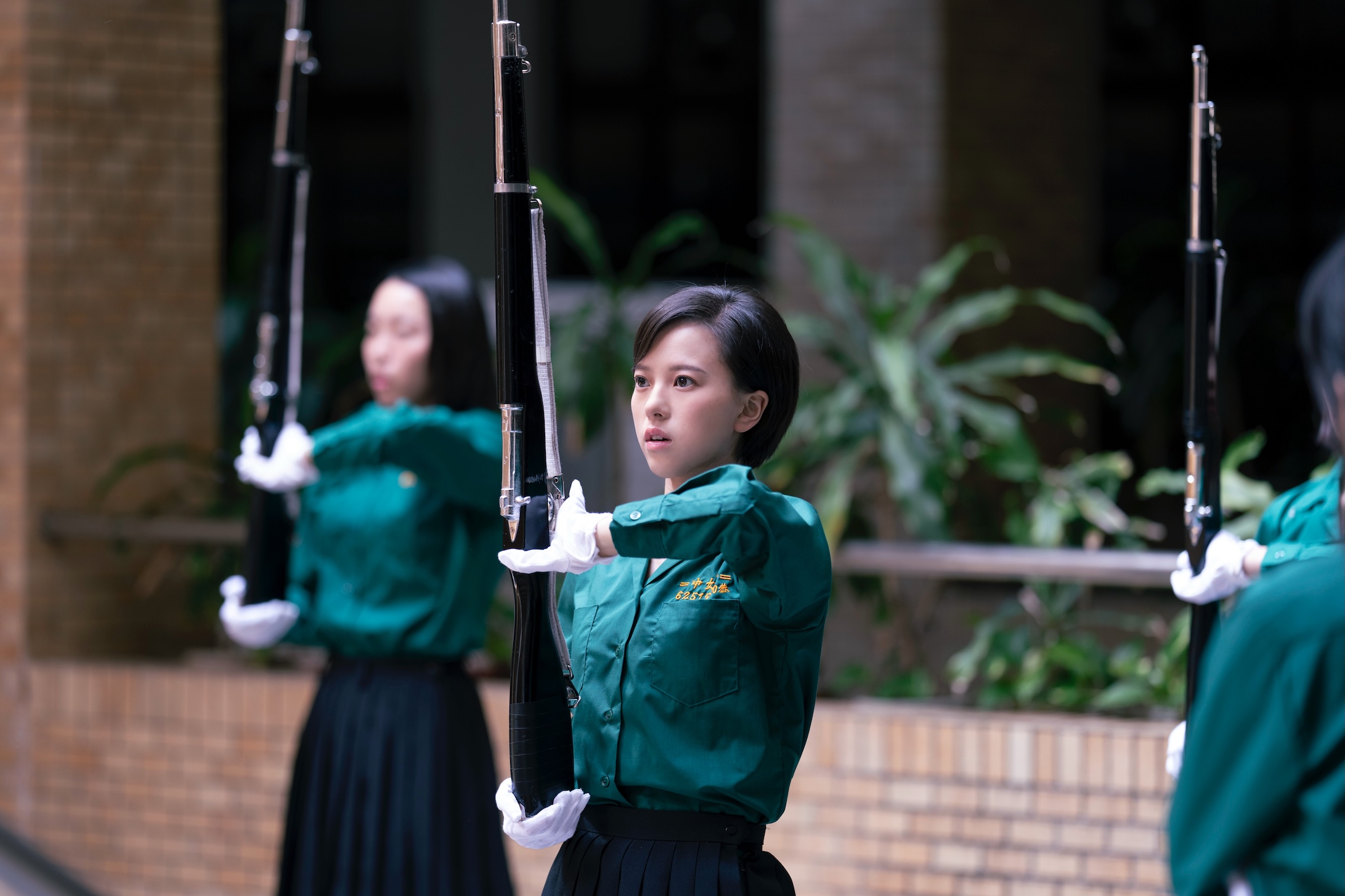 項婕如當樂儀隊苦練真槍1個多月。（圖／興揚電影提供）