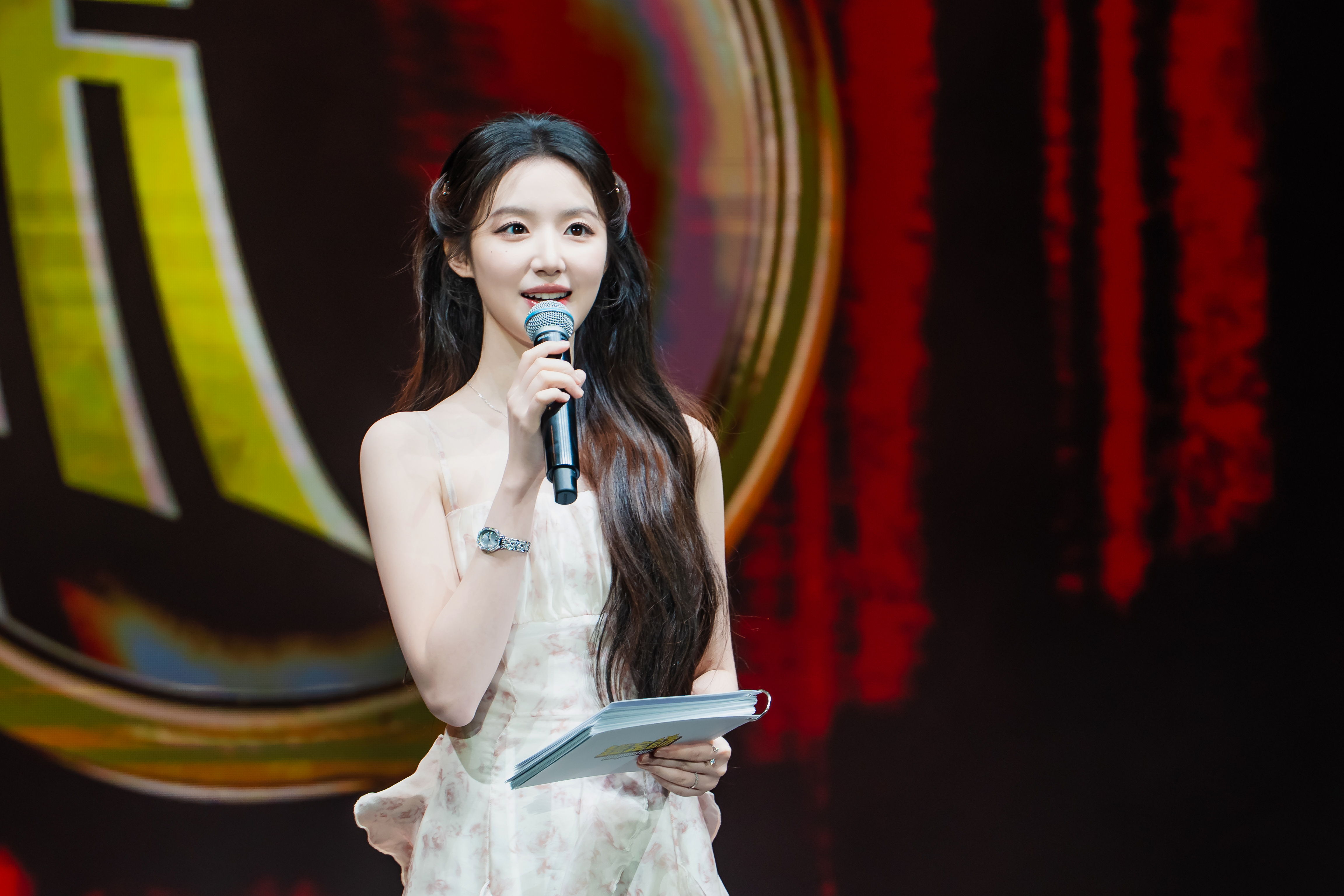 舒華化身「尋寶女神」為《鑑定師》辦首場個人見面會熱鬧登場。(圖/電通娛樂提供)