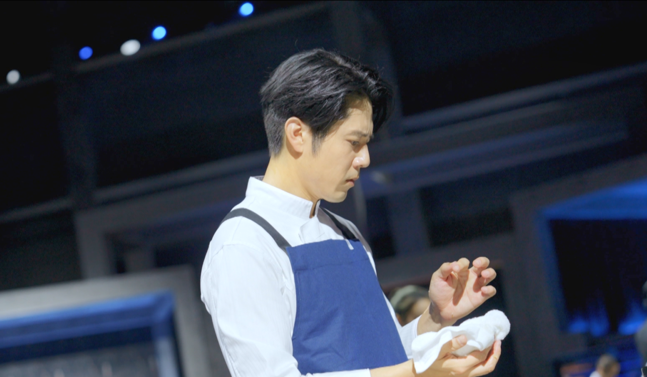 《星廚之戰》出意外！胡宇威分神當場濺血　妻陳庭妮在場毫不知情