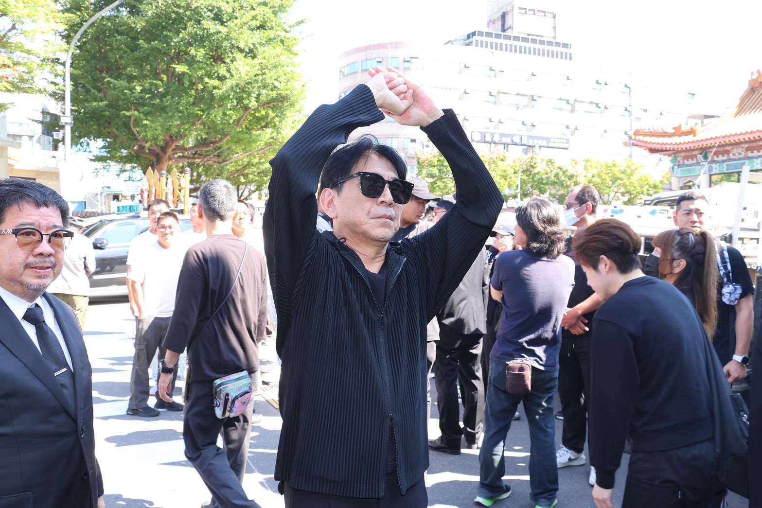 高捷不捨顏正國就這樣離開。（圖／陳明中攝）