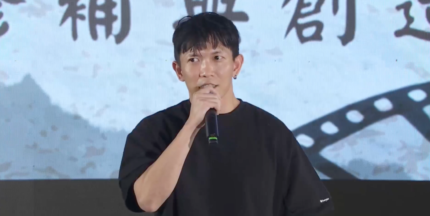 黃尚禾在顏正國告別式上致詞，感嘆喊「國哥殺青了」。（圖／翻攝自顏正國臉書）