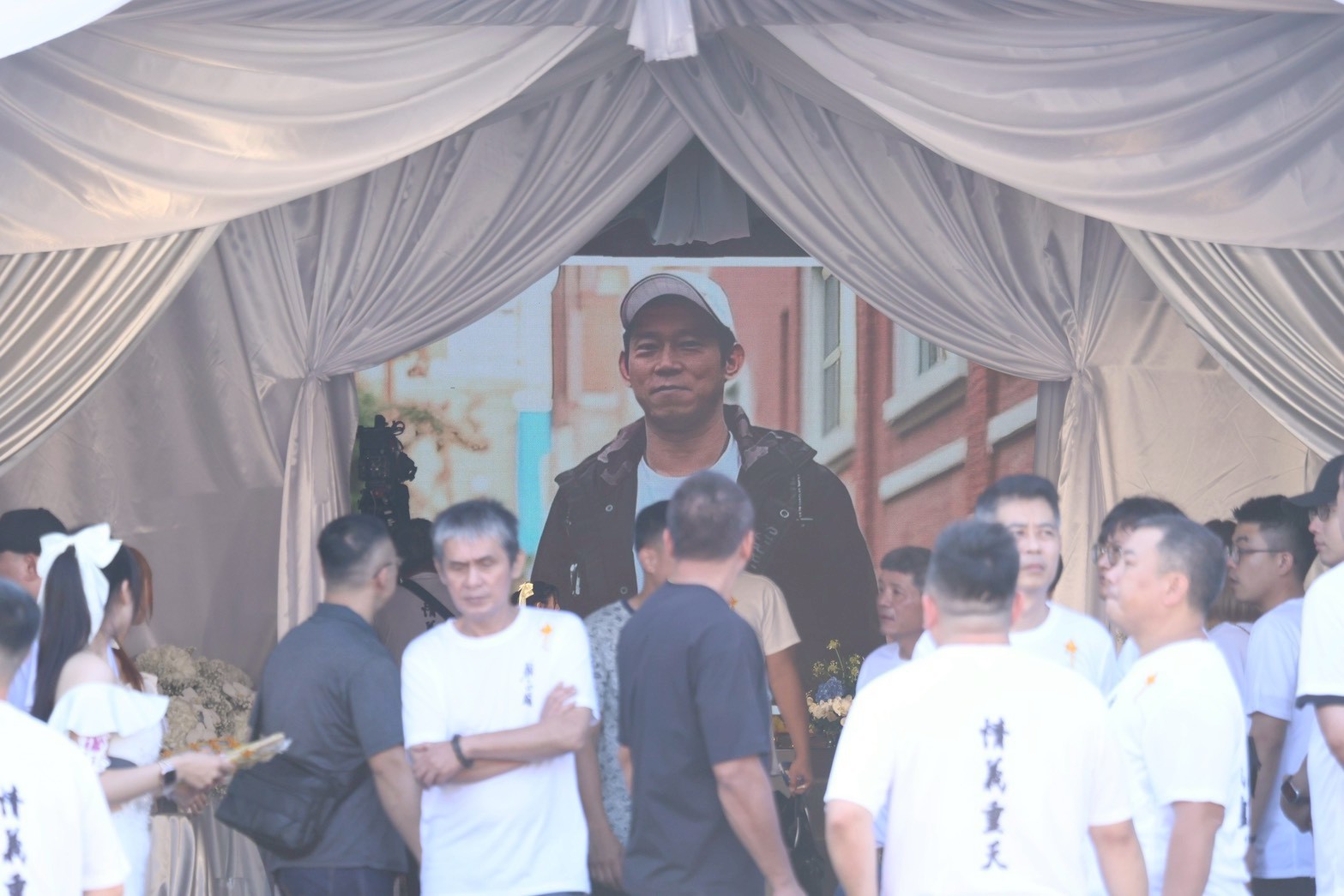 顏正國告別式,各方好友都前來送別。(圖/陳明中攝)