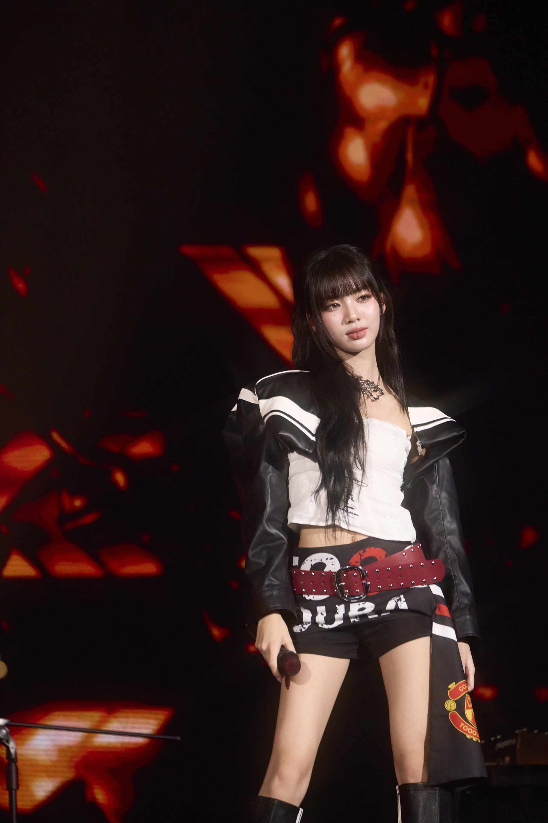 GENBLUE幻藍小熊成員solo舞台化身樂團女主唱。（圖／天空娛樂提供）