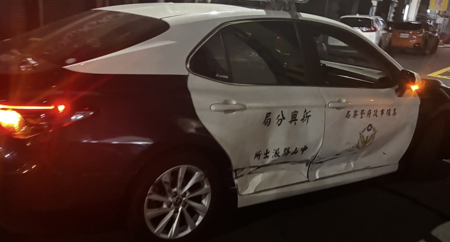 17歲少年疑持毒品拒攔查 聯合同夥追撞警車遭轟6槍。(圖/翻攝畫面)