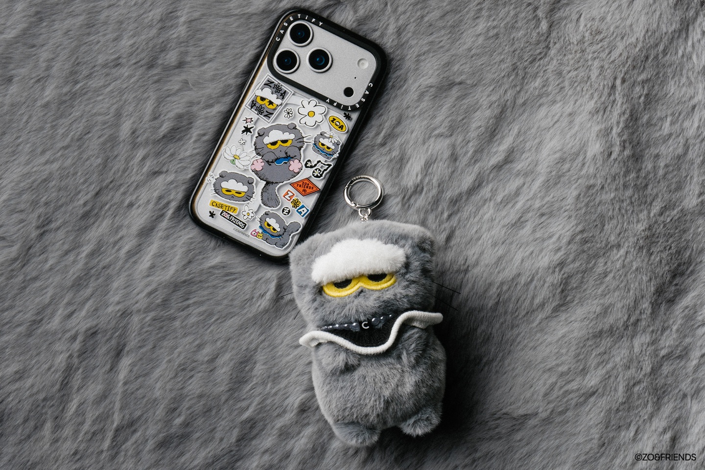 CASETiFY 特別推出限量「CASETiFY 獨家 ZOA 絨毛吊飾」。(圖/CASETiFY提供)