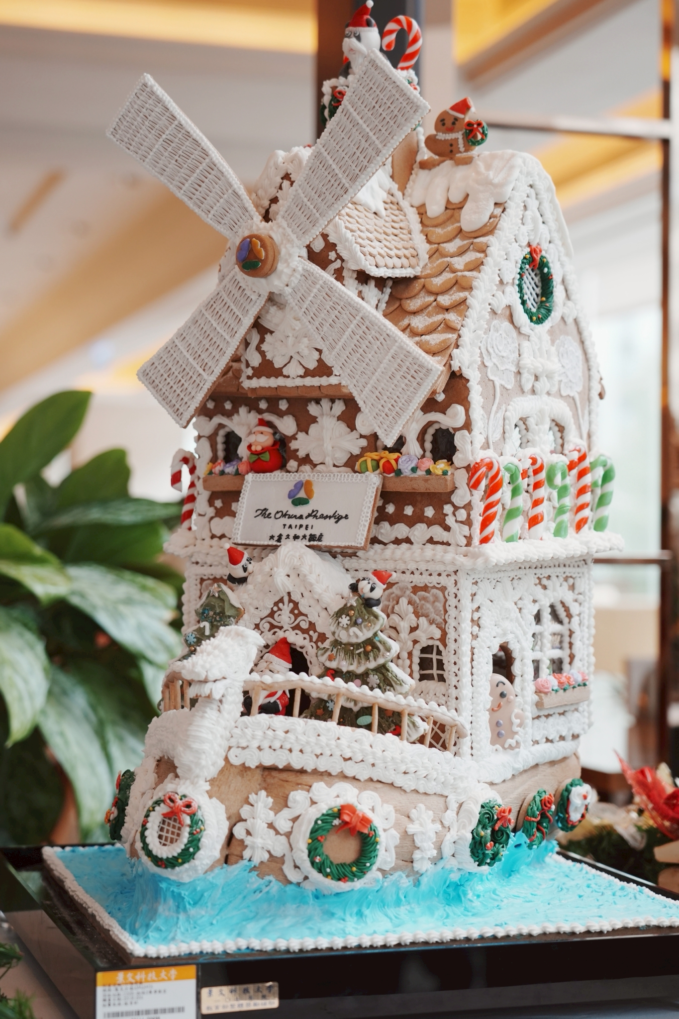 學生進行薑餅屋製作。(圖/大倉久和提供)