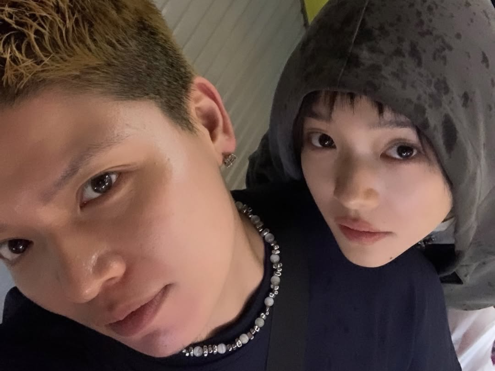 林廷憶自稱單身被拍有親密室友　轉頭又曖昧摟腰經紀人回應了