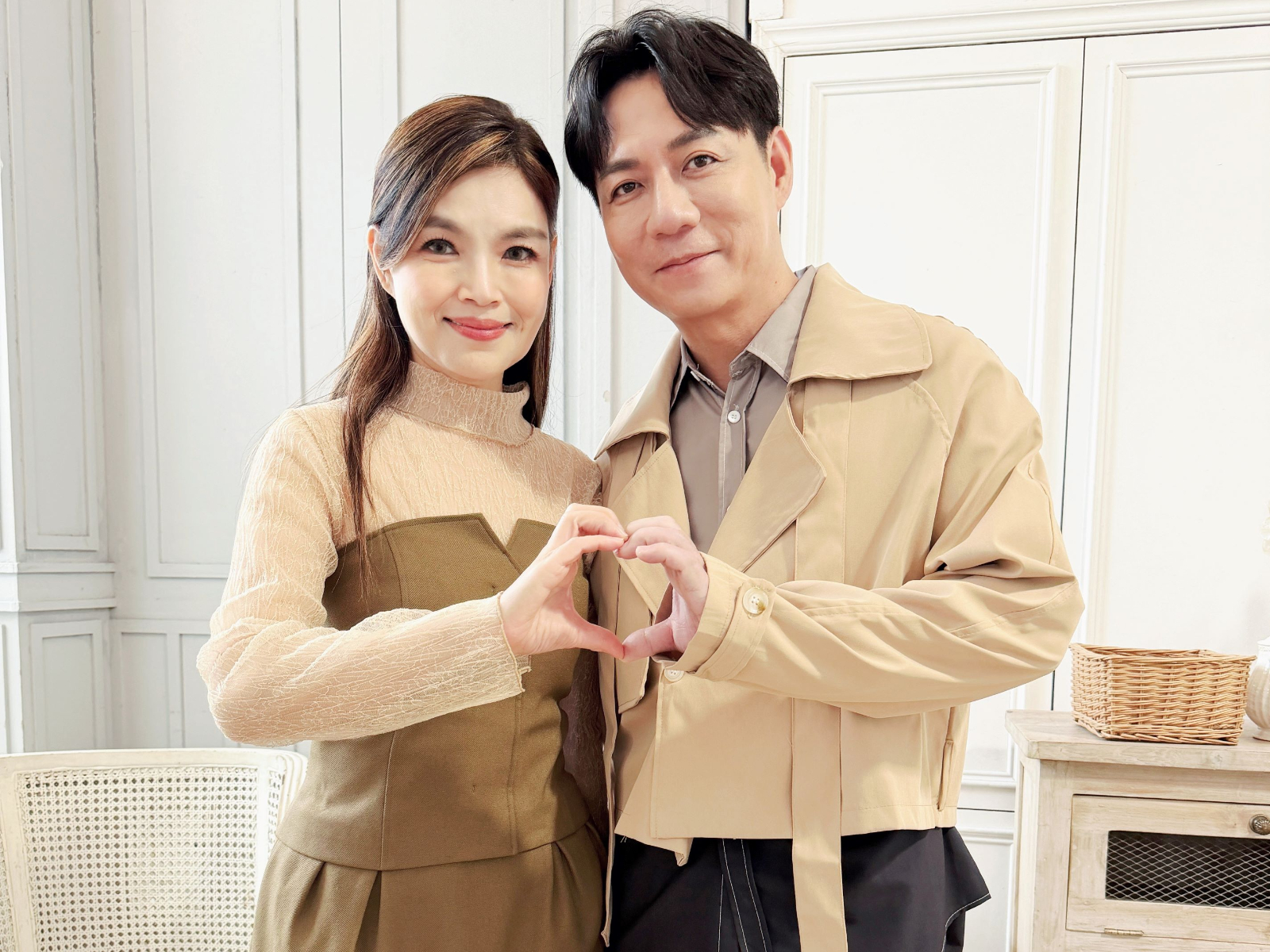 已婚美魔女被逼環抱人夫陳隨意！談詩玲好尷尬慘遭訓斥