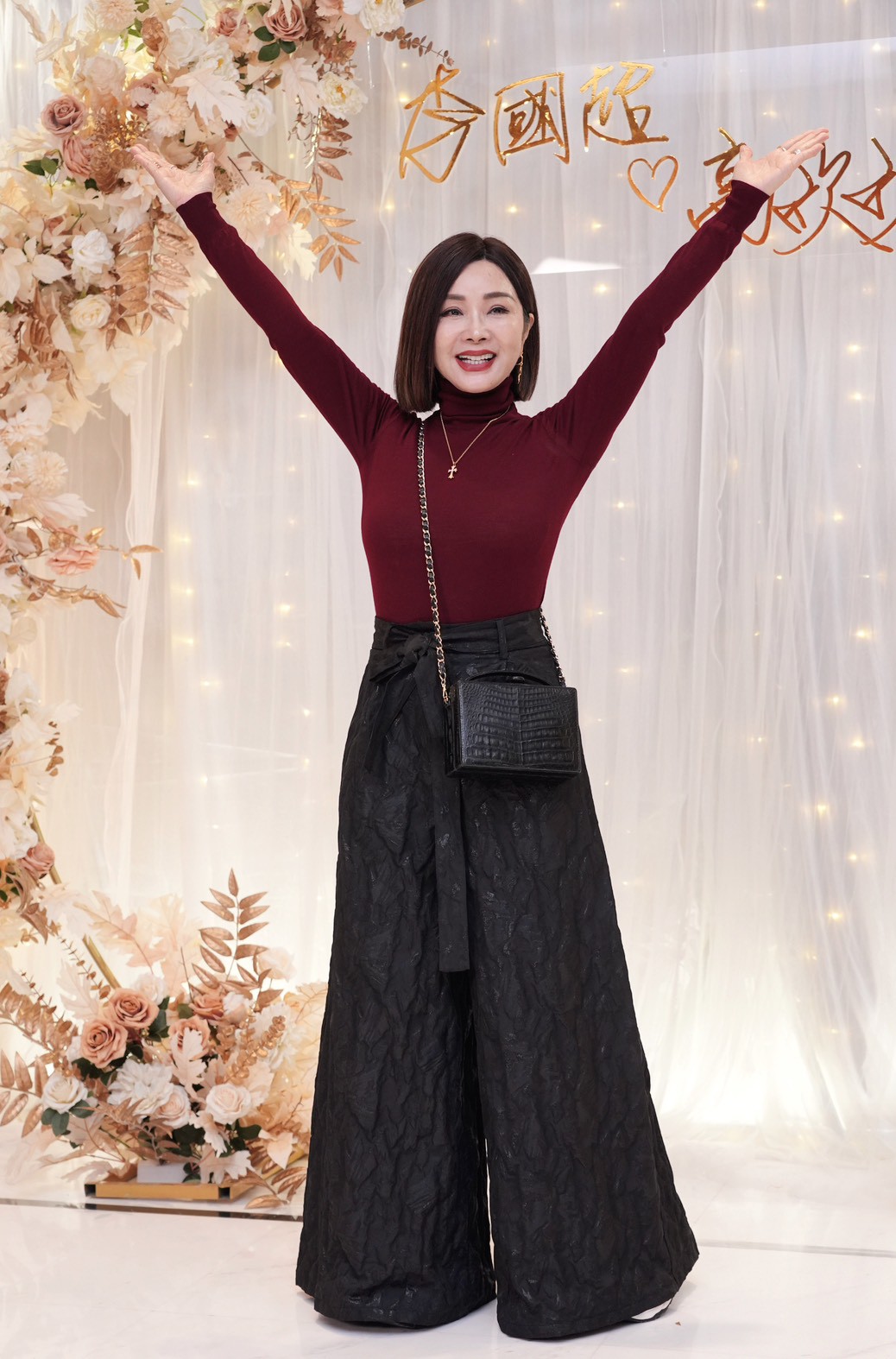 陳美鳳開心舉起雙手。（圖／記者陳明中攝）