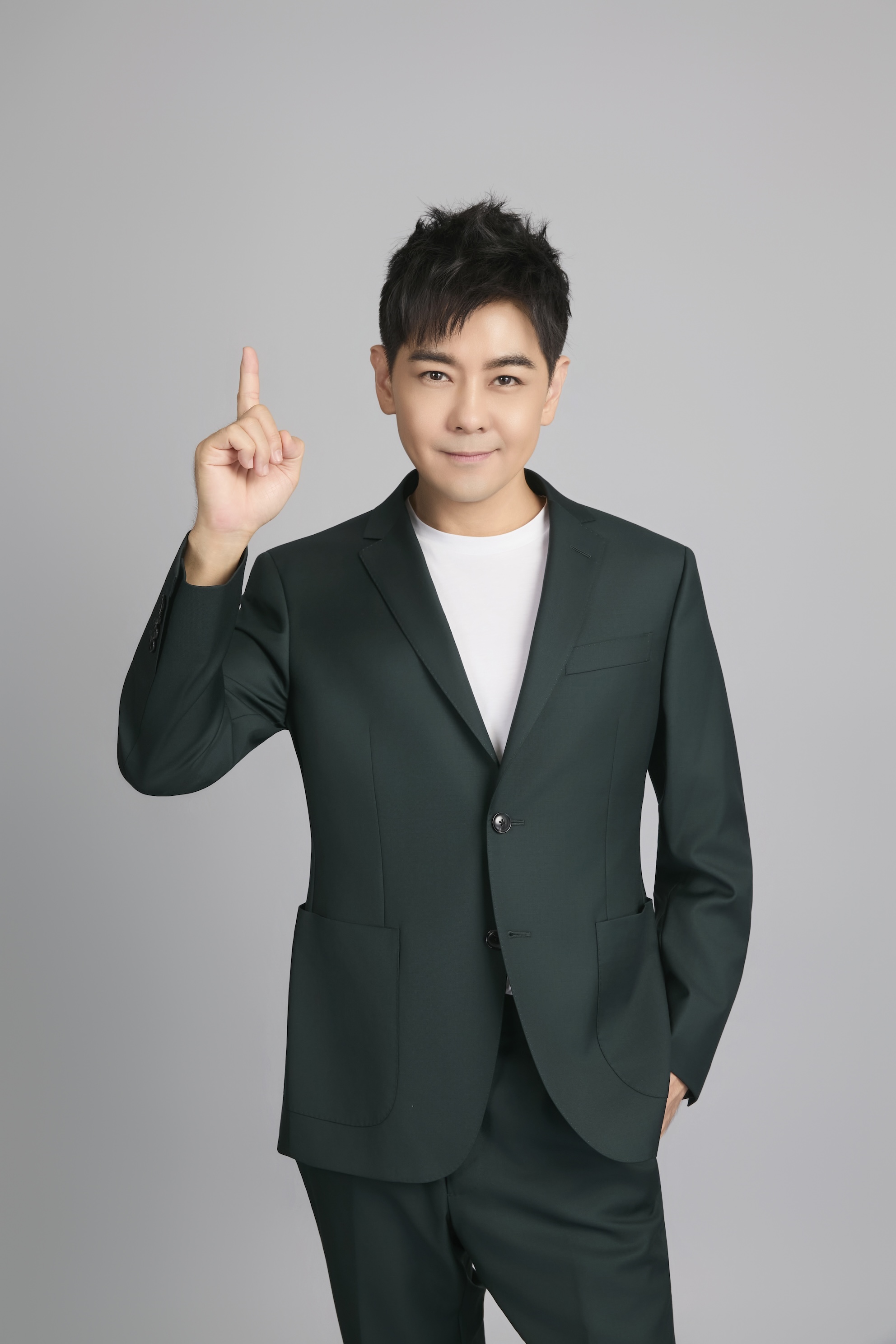 林志穎身兼藝人、賽車手與三個孩子爸爸多重身份。（圖／大樹藥局提供）