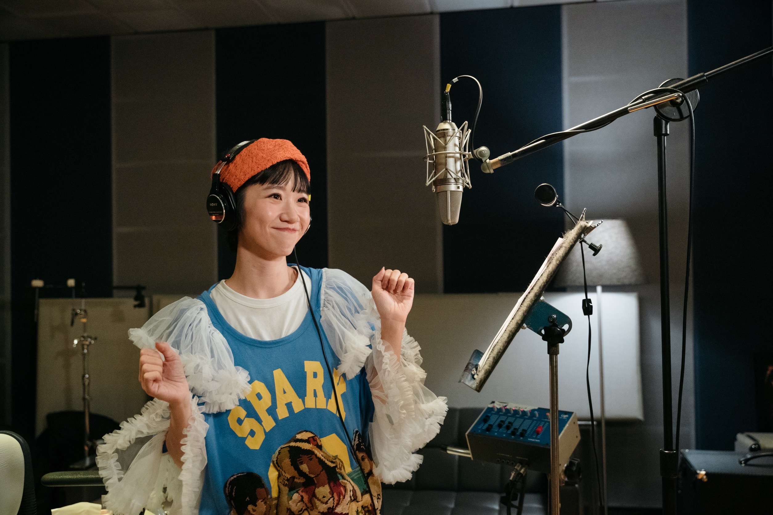 小公視愛唱歌系列《為寶貝唱一首歌》,找來三金主持人LuLu黃路梓茵演唱歌曲〈嗶嗶哩巴嗶哩布〉。(圖/小公視提供)