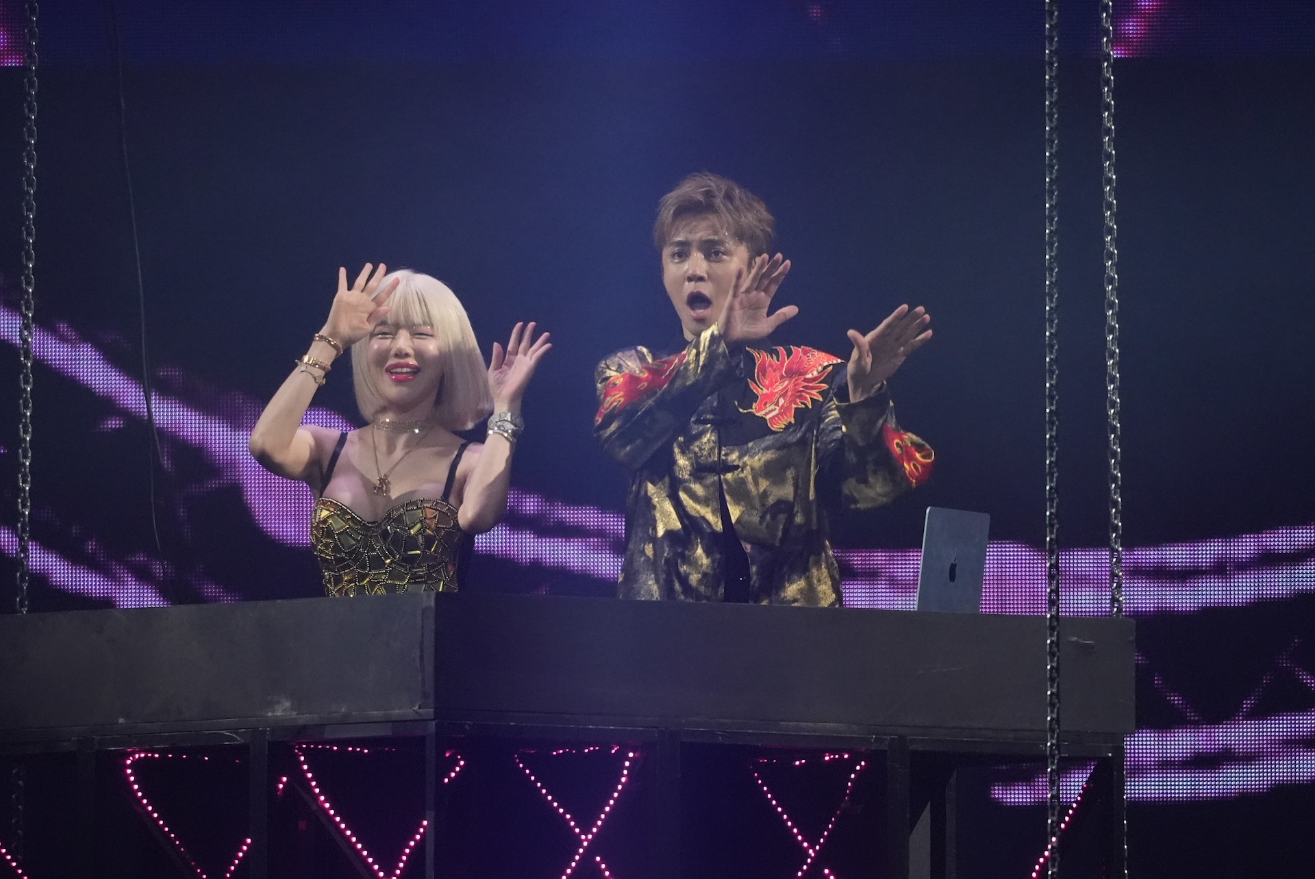 韓國大咖女爆乳當嘉賓！羅志祥嗨喊「空幹啦」　下半身狂抖動