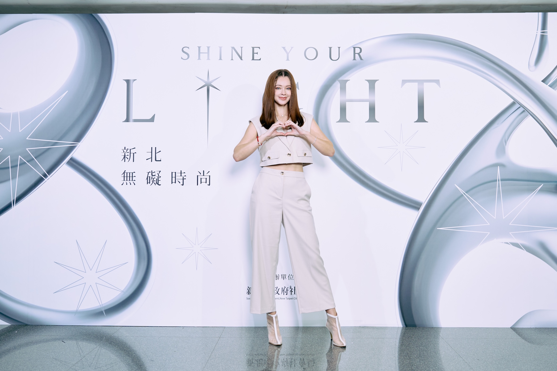 安妮尼泊爾蓋學校還親飛杜拜　許願下一站越南、俄羅斯