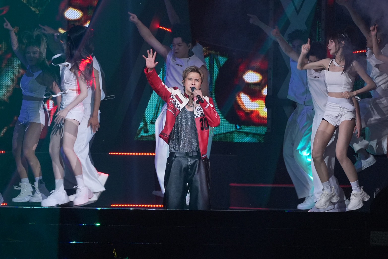 羅志祥小巨蛋開唱「3度被消失」氣到不行　安心亞突火辣現身