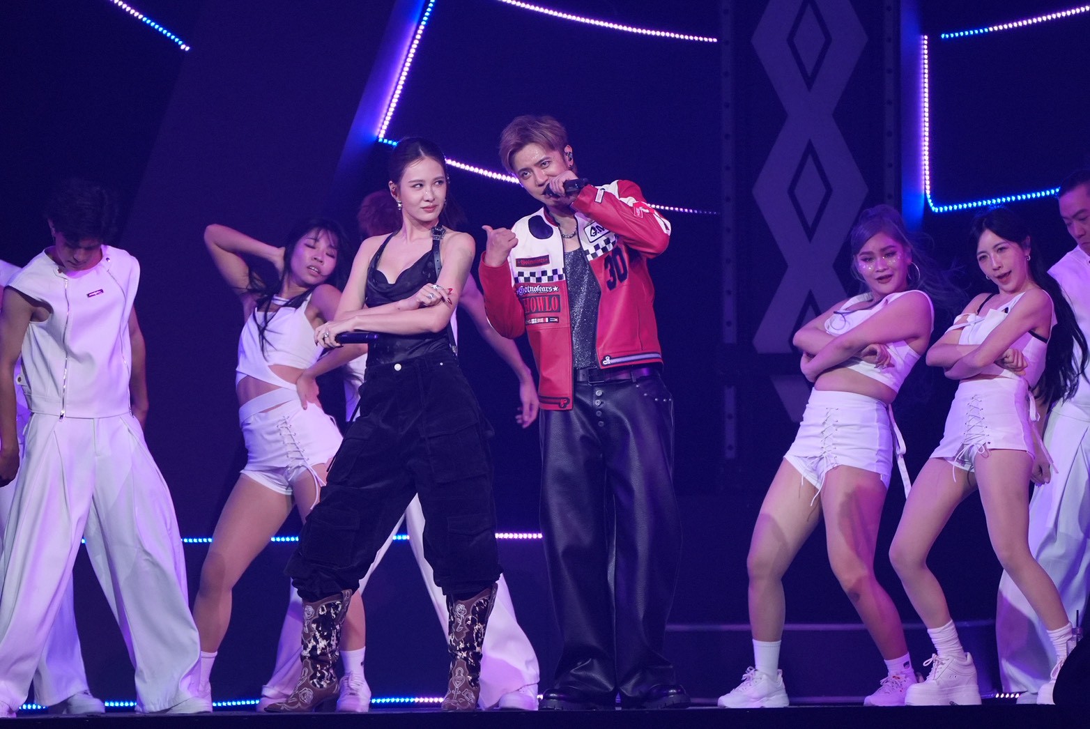 嘉賓安心亞驚喜登場,和羅志祥合唱〈靚仔〉。(圖/記者許方正攝)