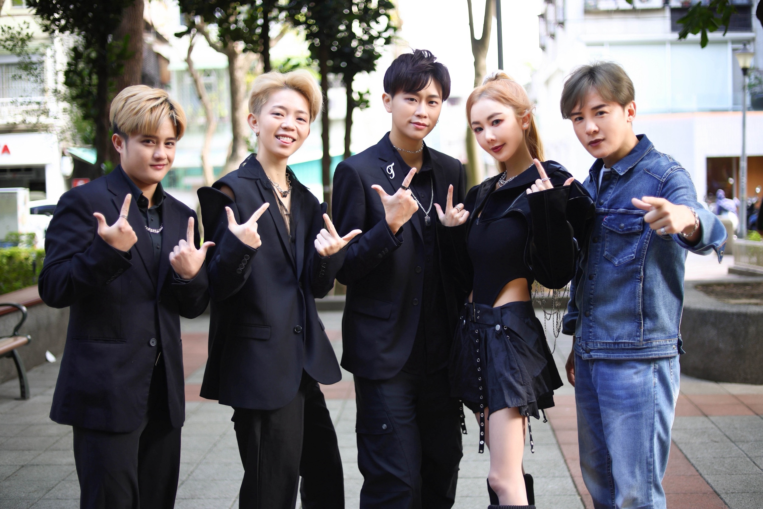 多元星勢力團體「心動宇宙U N V」、經紀人歌手金志遙力挺楊婷婭。（圖／心動藝能提供）