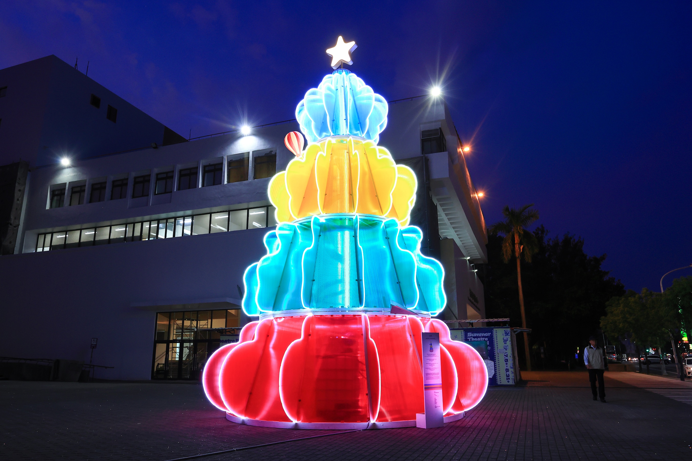 新營文化中心聖誕樹。(圖/臺南市政府提供)