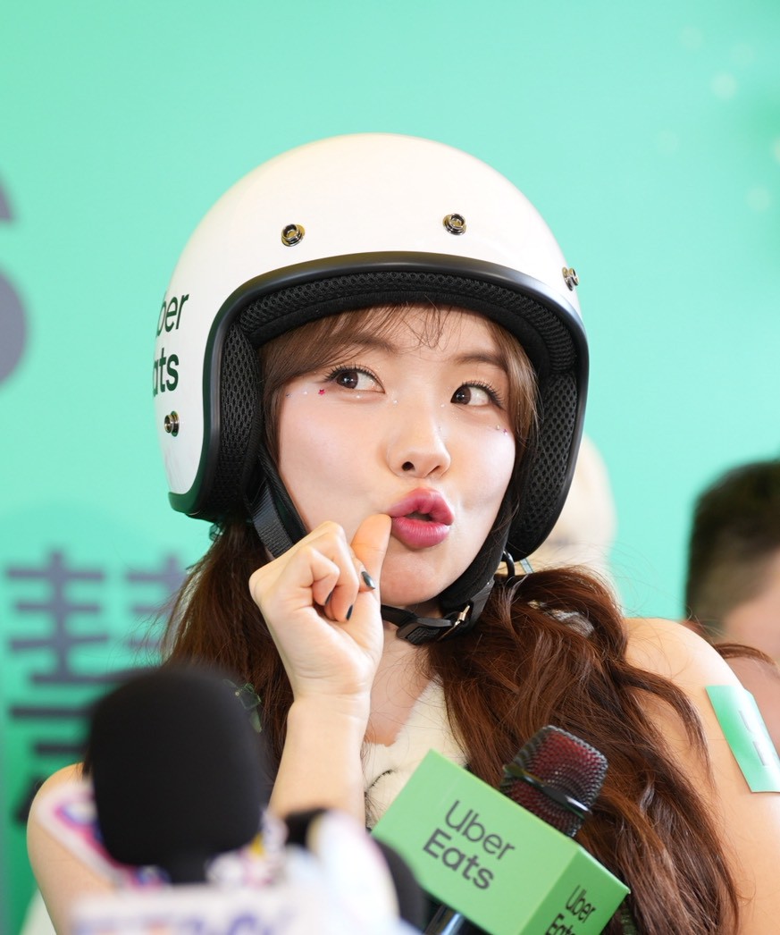 李多慧很會擺可愛pose。（圖／記者陳明中攝）