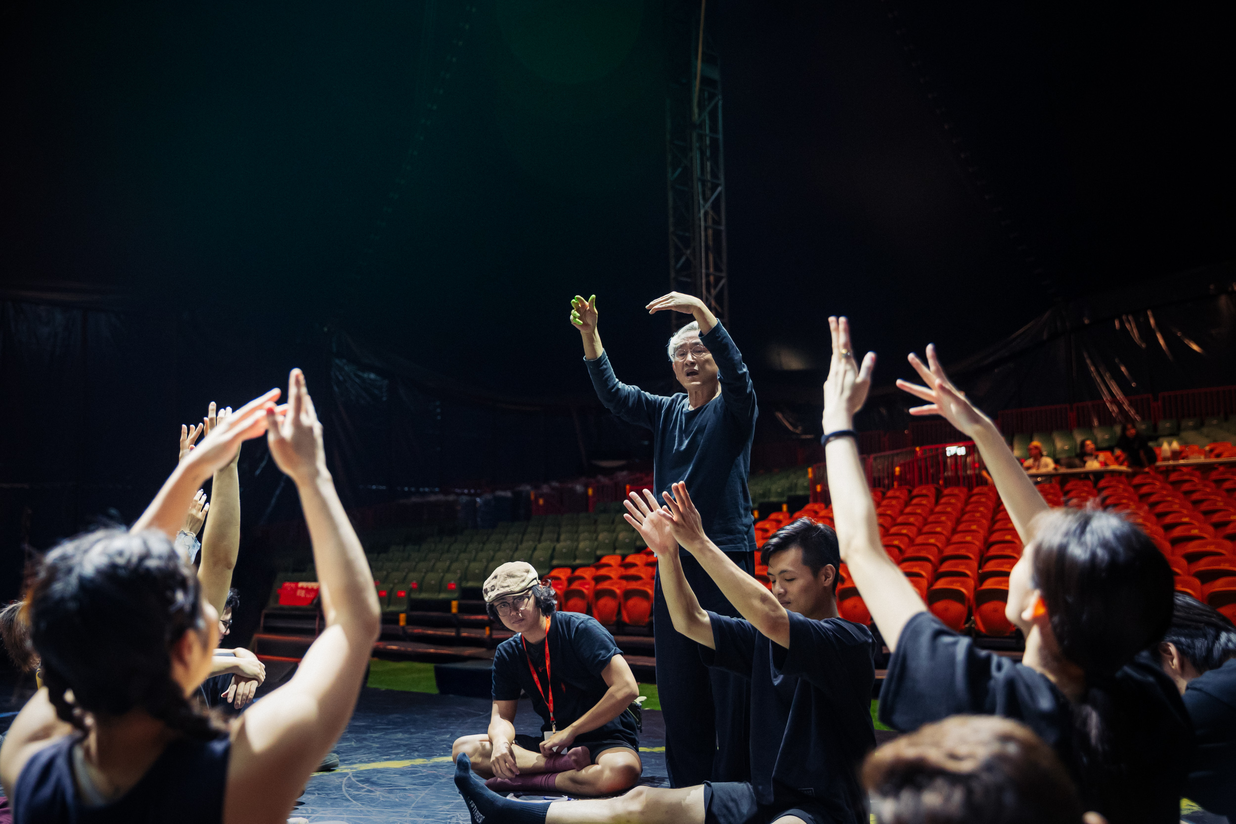 林懷民（中）聯手FOCASA打造馬戲大作《幾米男孩的100次勇敢》。（圖／FOCASA提供）