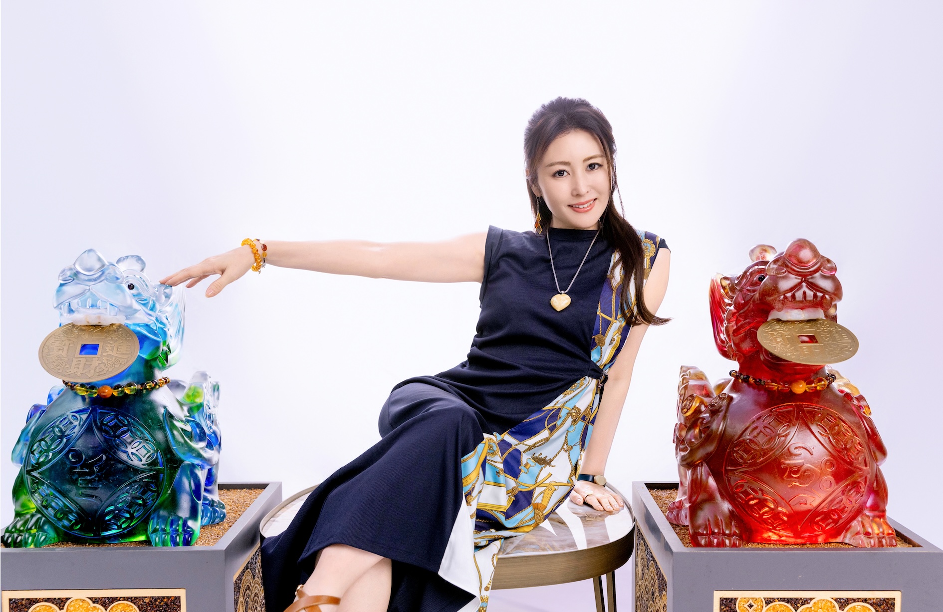 麻衣開運神器與許多亞洲富豪一樣，是貔貅。（圖／鏡藝宏海提供）